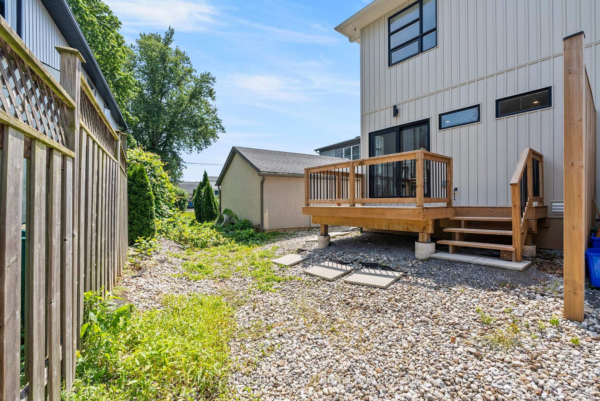 Photo 39 of 102 Broadway Avenue, St. Catharines, Port Weller — HOMEH