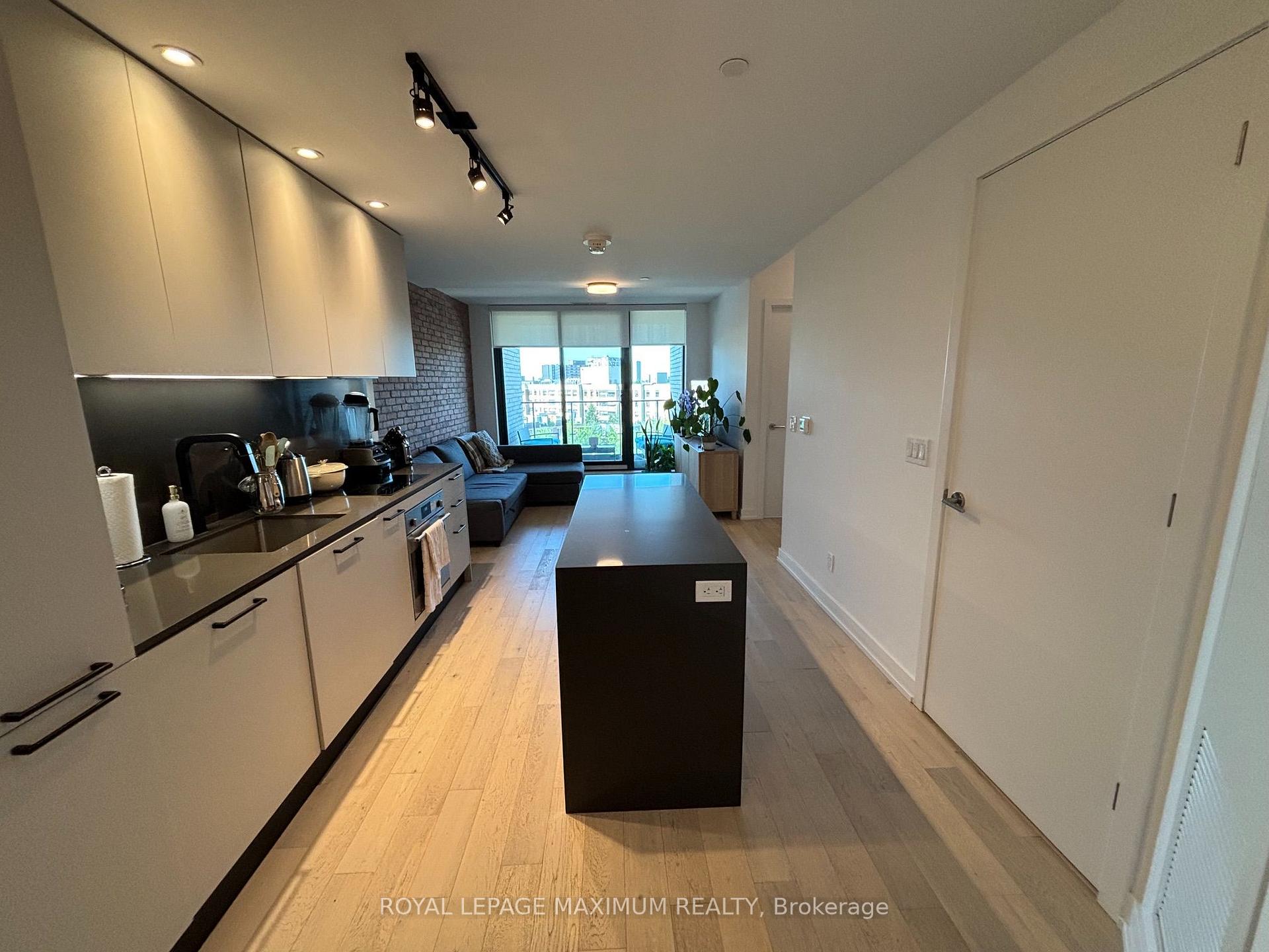 Photo 3 of Unit 805, 200 Sudbruy Street, Toronto, Little Portugal — HOMEH
