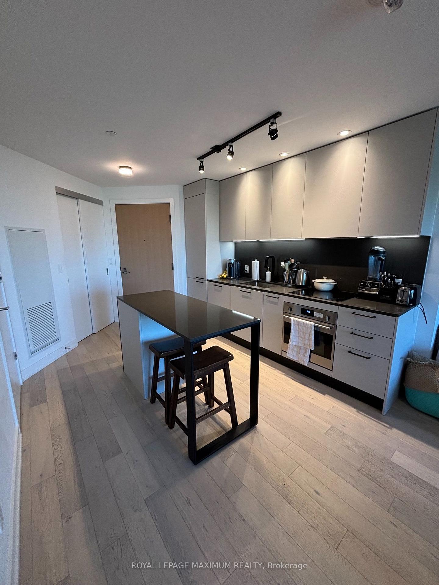 Photo 4 of Unit 805, 200 Sudbruy Street, Toronto, Little Portugal — HOMEH