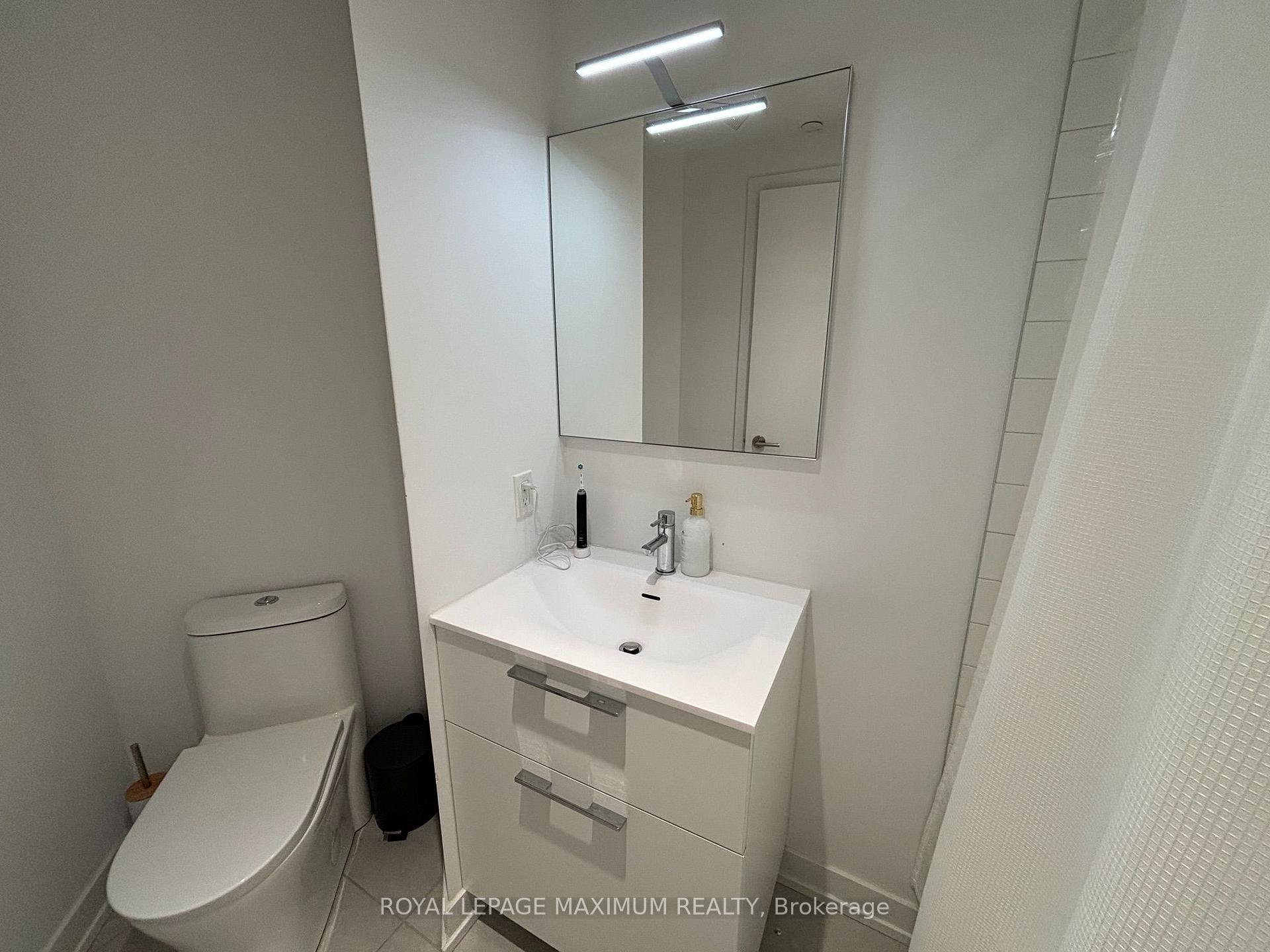 Photo 8 of Unit 805, 200 Sudbruy Street, Toronto, Little Portugal — HOMEH