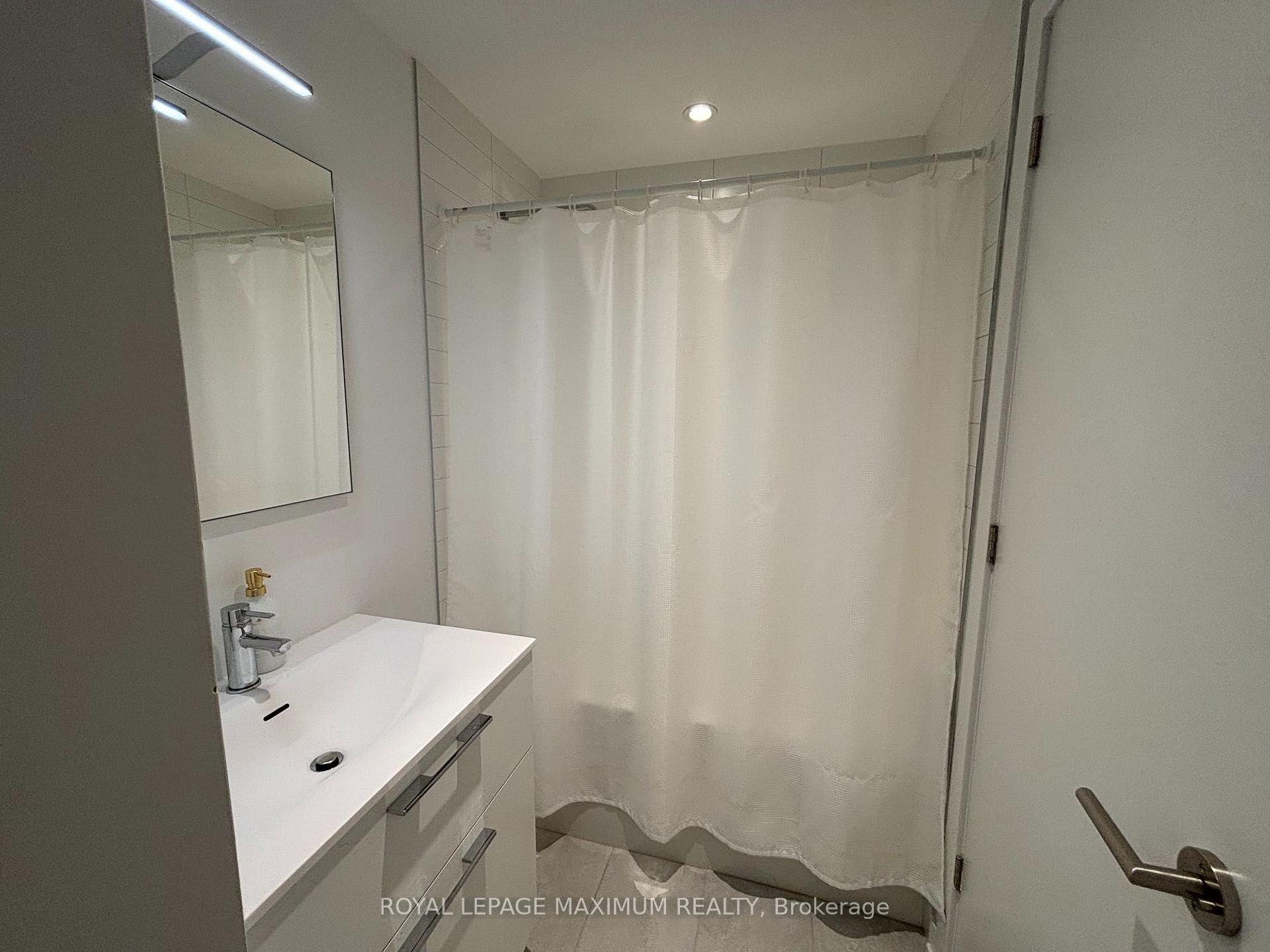 Photo 9 of Unit 805, 200 Sudbruy Street, Toronto, Little Portugal — HOMEH