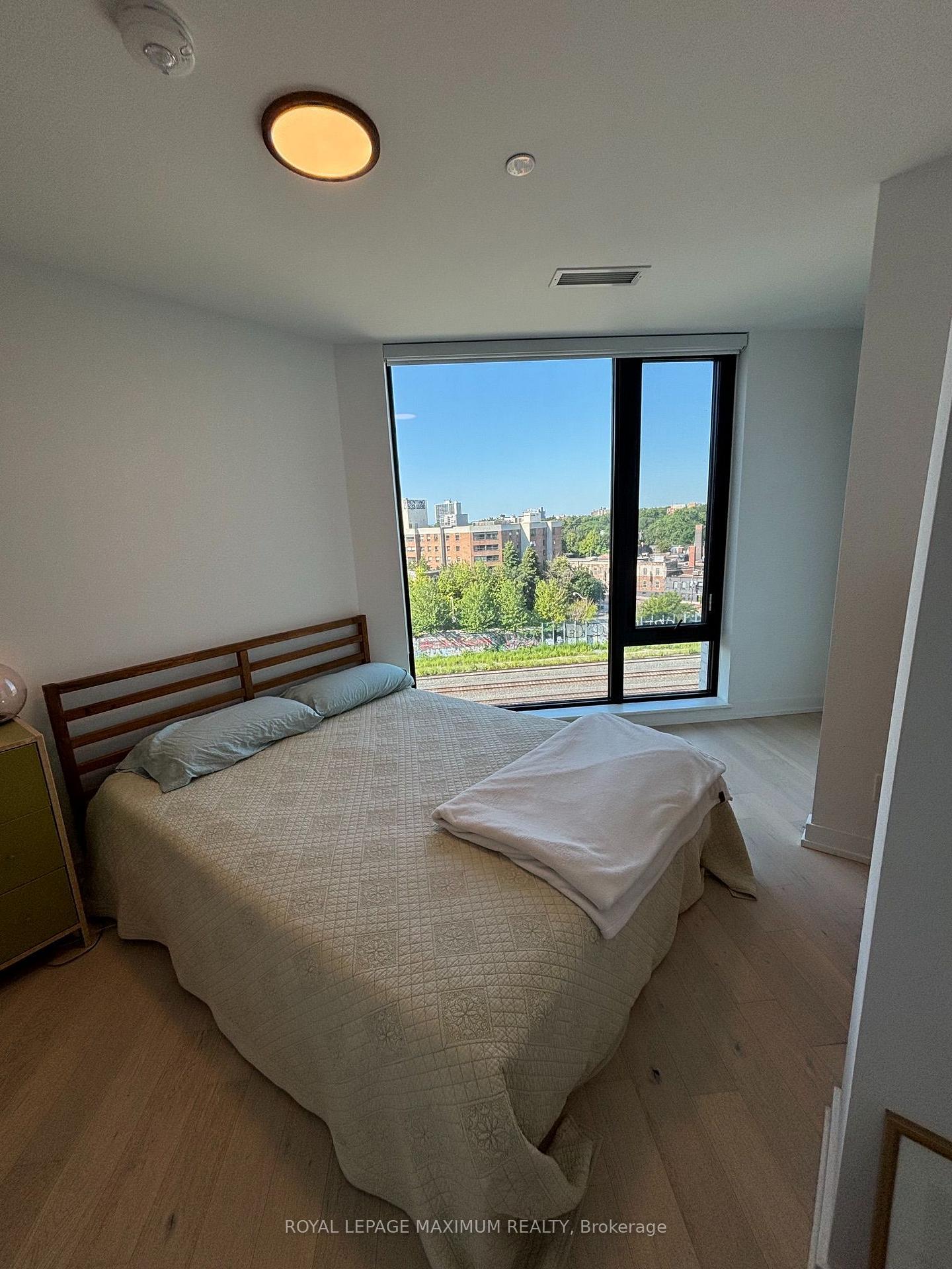 Photo 14 of Unit 805, 200 Sudbruy Street, Toronto, Little Portugal — HOMEH