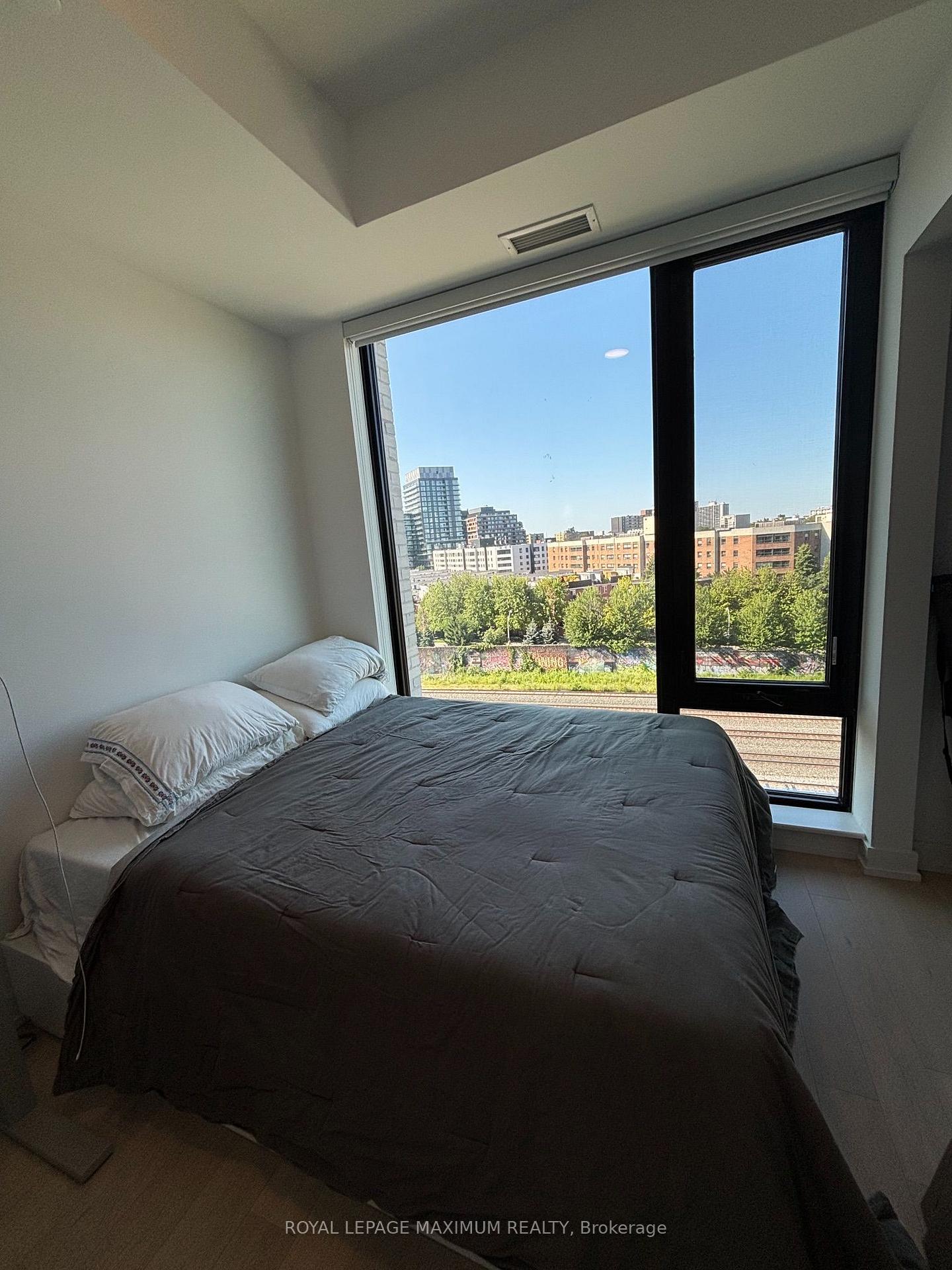 Photo 15 of Unit 805, 200 Sudbruy Street, Toronto, Little Portugal — HOMEH