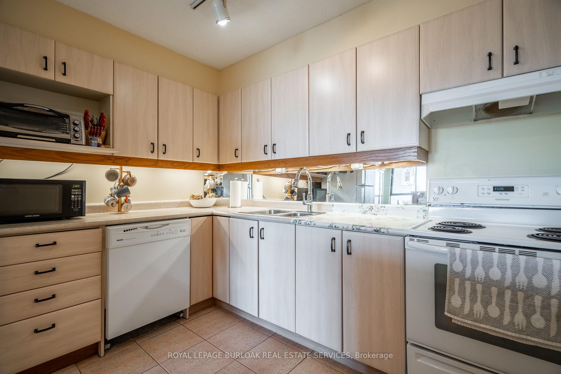 Photo 10 of Unit C34, 300 Mill Road, Etobicoke, Markland Wood — HOMEH