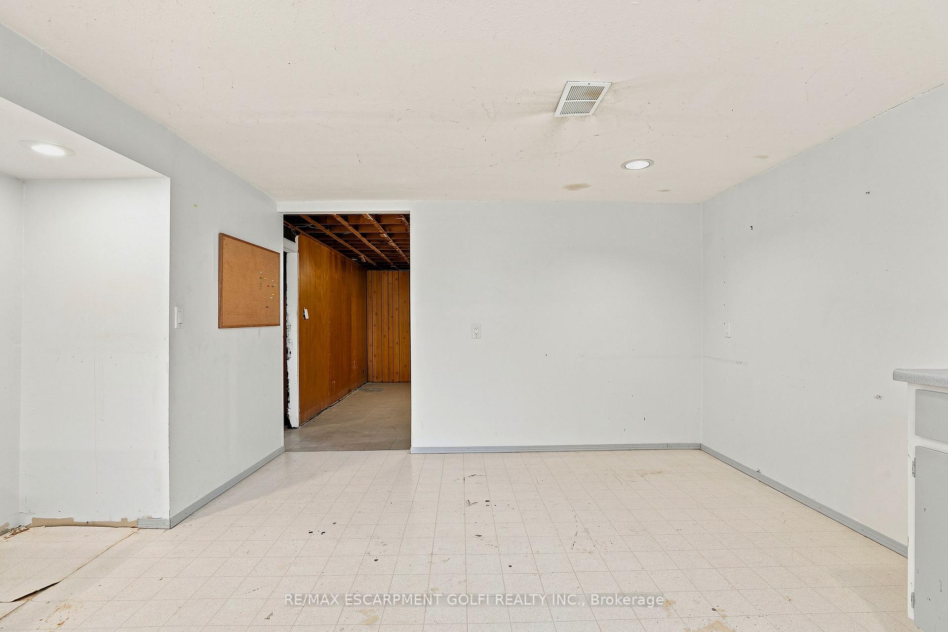 Photo 17 of 31 Franklin Boulevard, St. Catharines, E. Chester — HOMEH