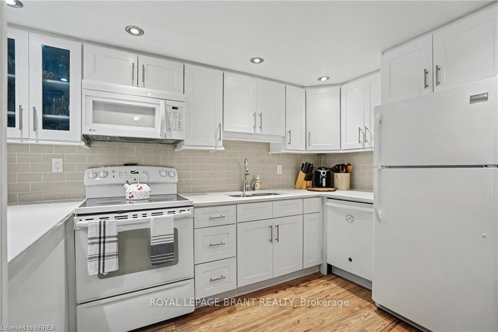 Photo 5 of Unit 204, 1270 Maple Crossing Boulevard, Burlington, Brant — HOMEH