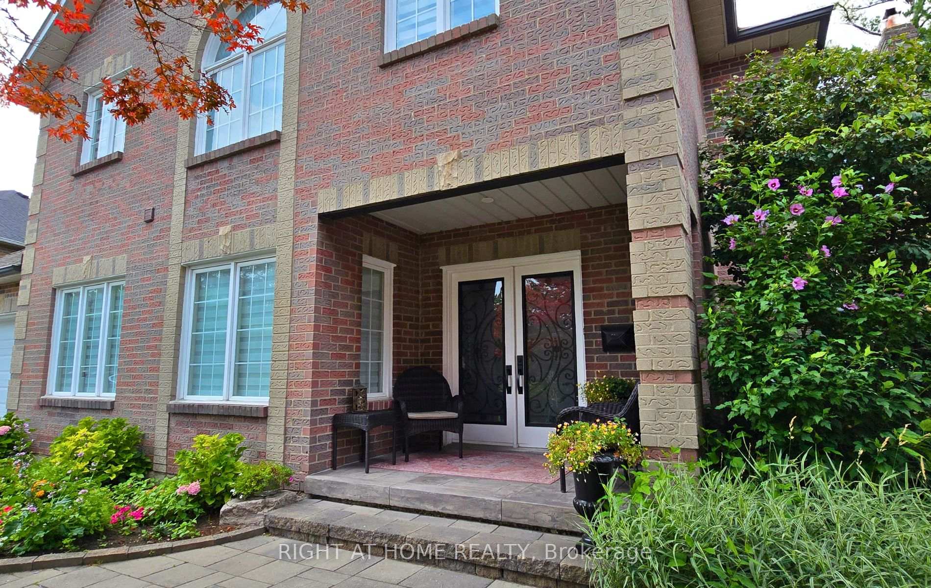 Photo 2 of 1665 Asgard Drive, Mississauga, Lakeview — HOMEH