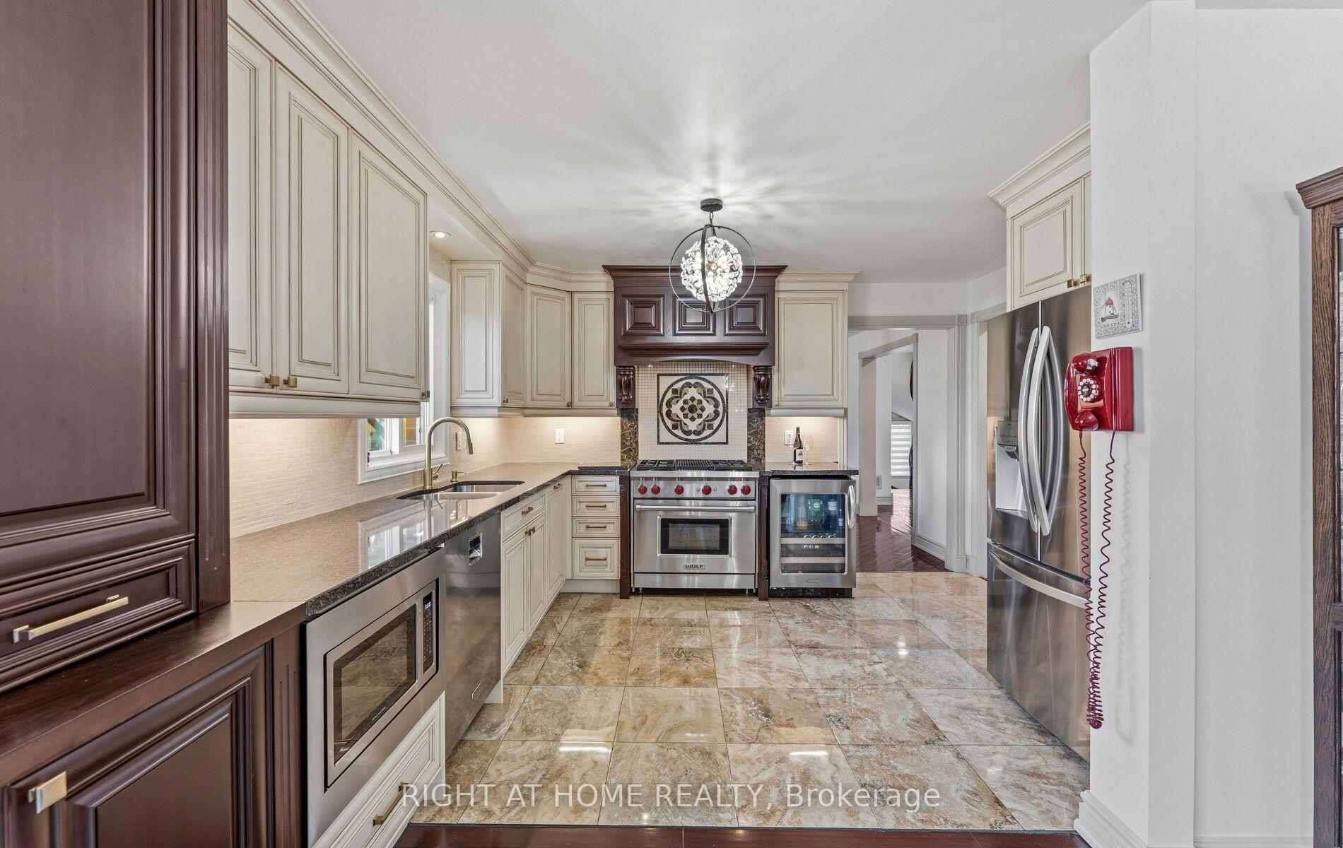 Photo 9 of 1665 Asgard Drive, Mississauga, Lakeview — HOMEH