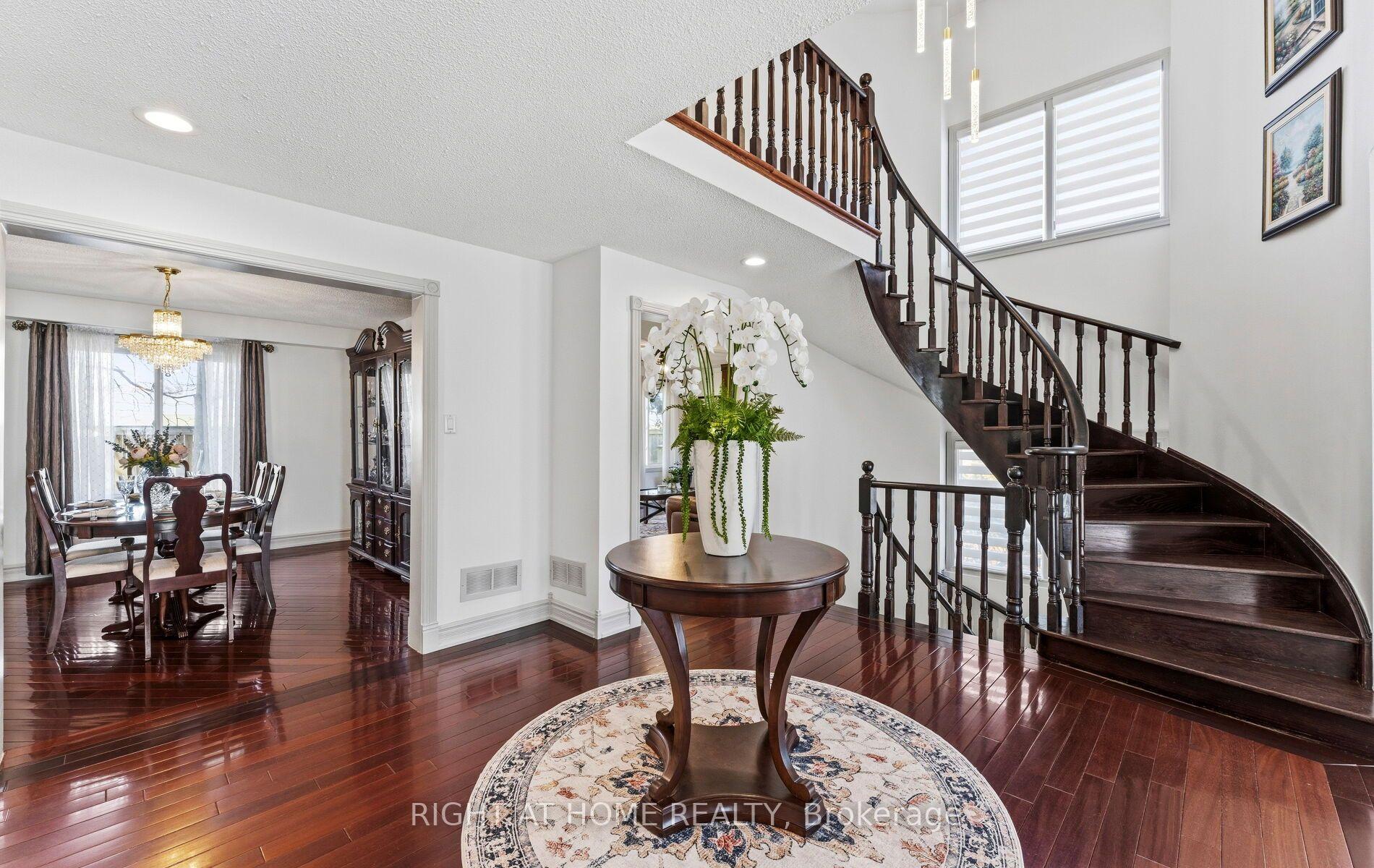 Photo 4 of 1665 Asgard Drive, Mississauga, Lakeview — HOMEH