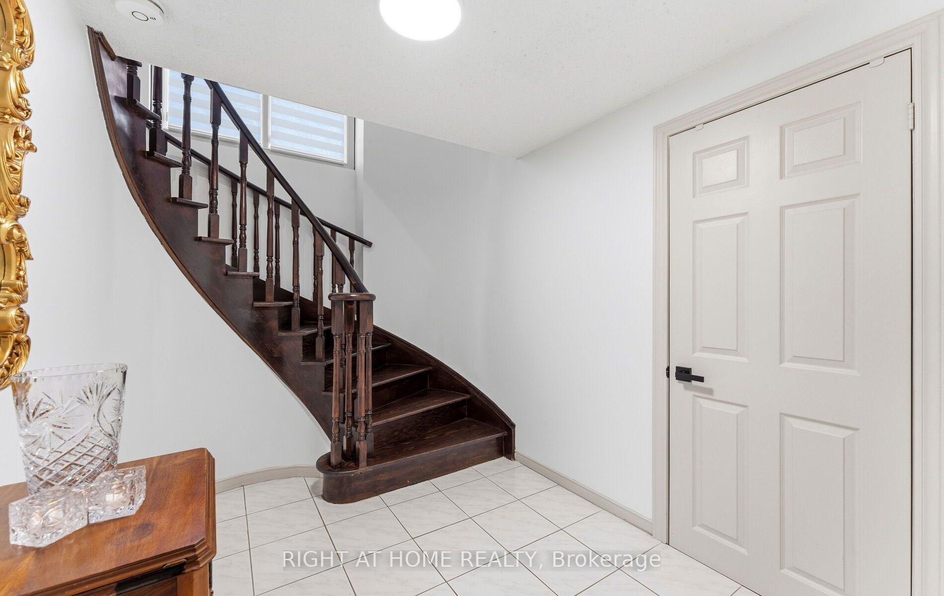 Photo 40 of 1665 Asgard Drive, Mississauga, Lakeview — HOMEH