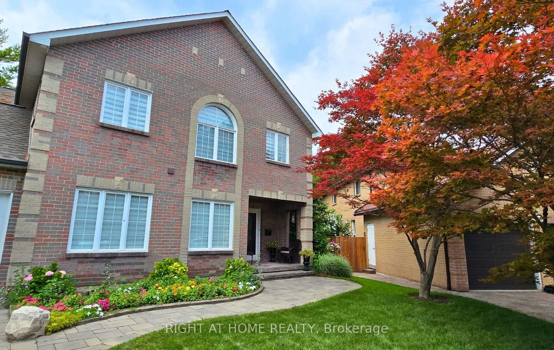 Photo 10 of 1665 Asgard Drive, Mississauga, Lakeview — HOMEH