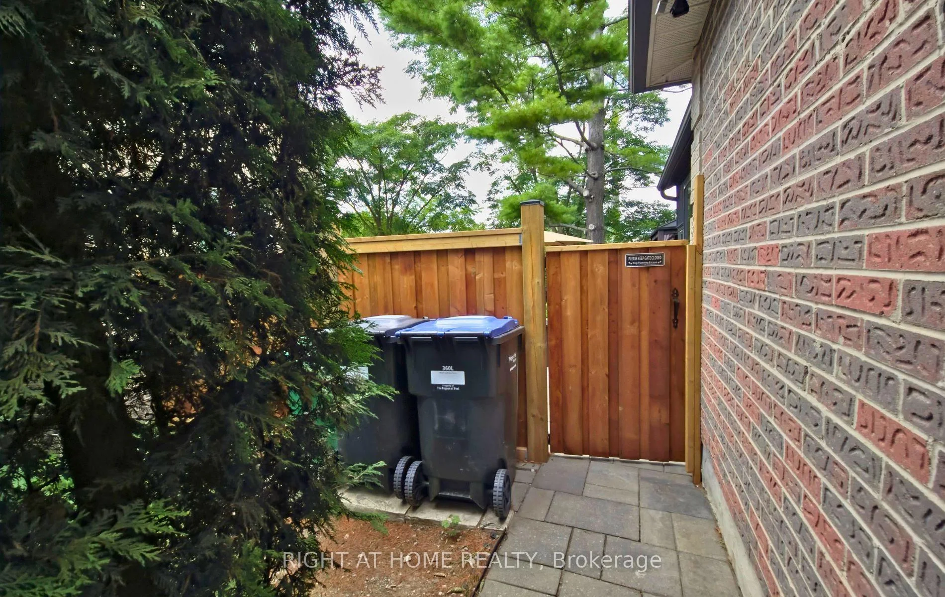 Photo 13 of 1665 Asgard Drive, Mississauga, Lakeview — HOMEH