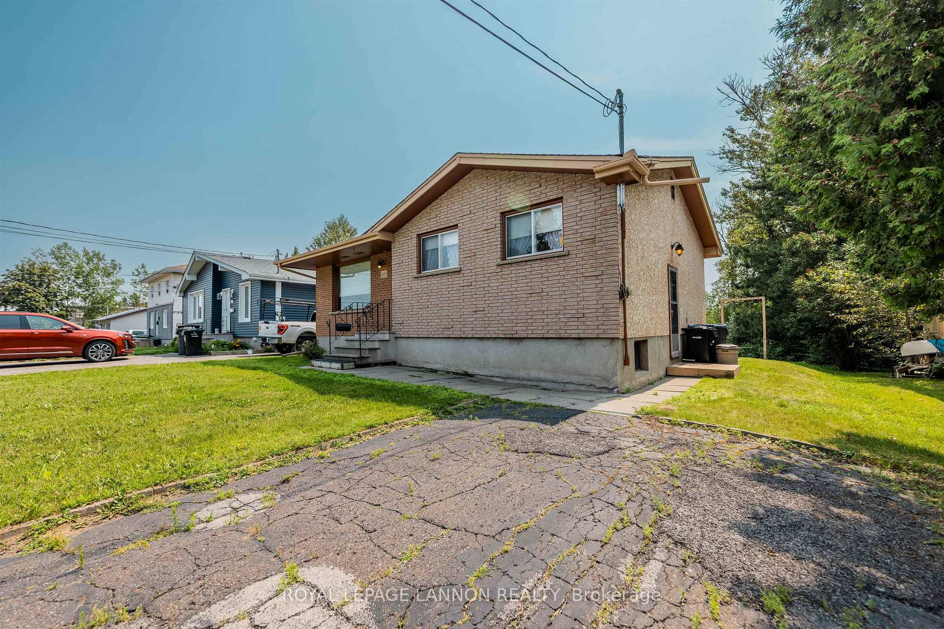 Photo 2 of 283 Carl Avenue E, Thunder Bay, John Street North — HOMEH
