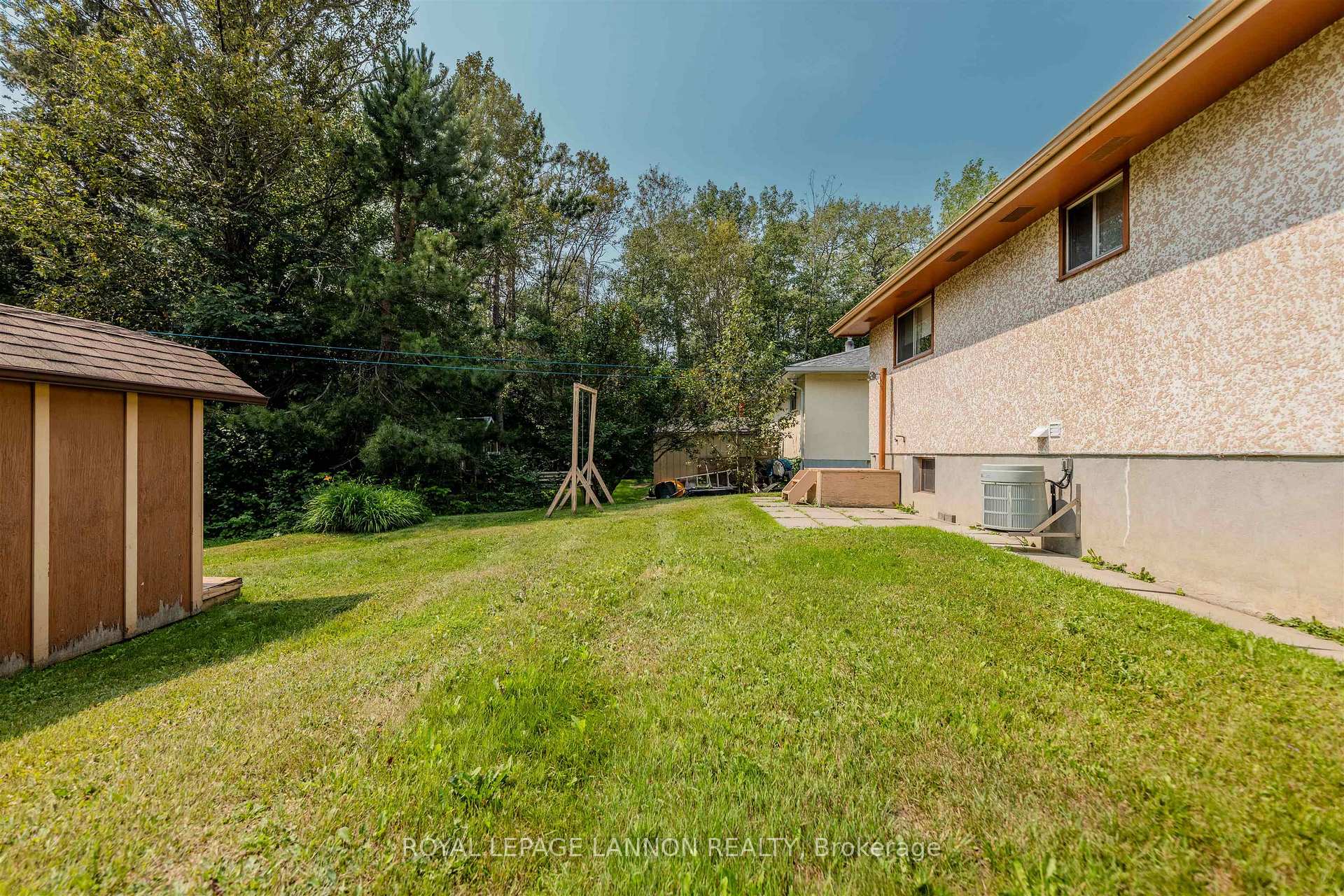 Photo 3 of 283 Carl Avenue E, Thunder Bay, John Street North — HOMEH