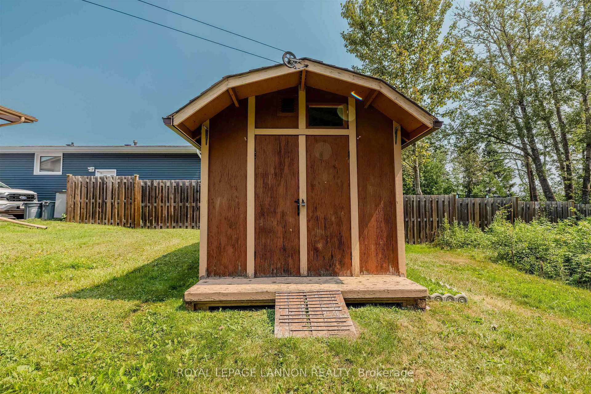Photo 4 of 283 Carl Avenue E, Thunder Bay, John Street North — HOMEH
