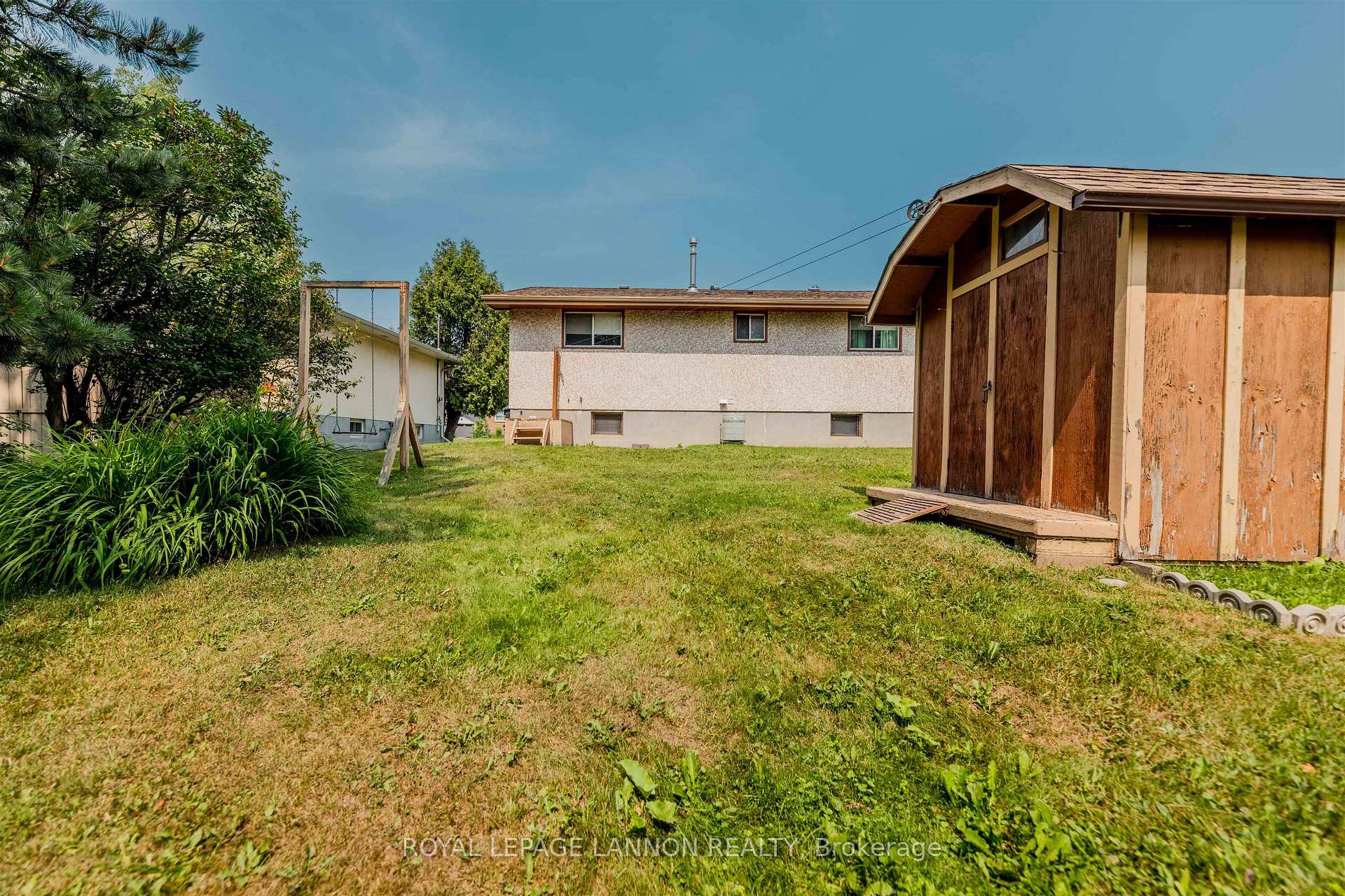 Photo 5 of 283 Carl Avenue E, Thunder Bay, John Street North — HOMEH