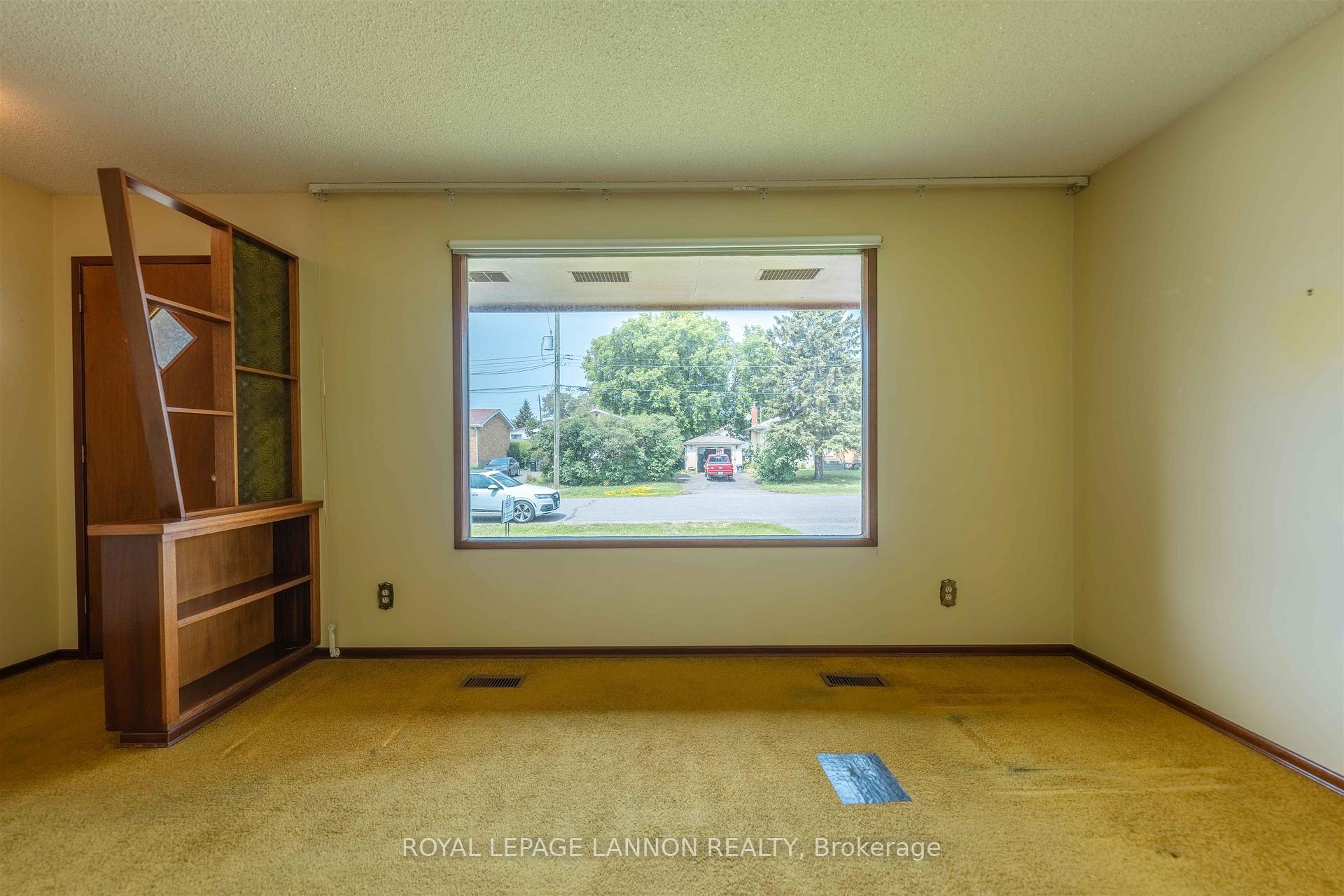 Photo 9 of 283 Carl Avenue E, Thunder Bay, John Street North — HOMEH