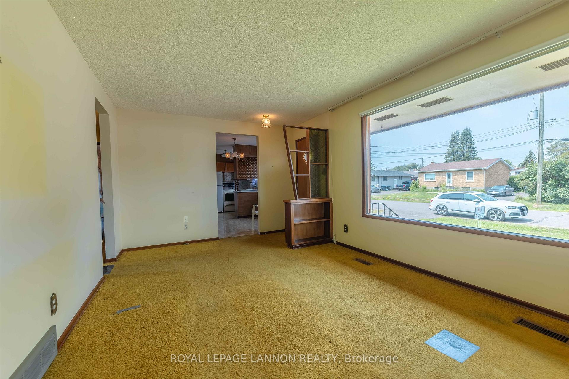 Photo 10 of 283 Carl Avenue E, Thunder Bay, John Street North — HOMEH