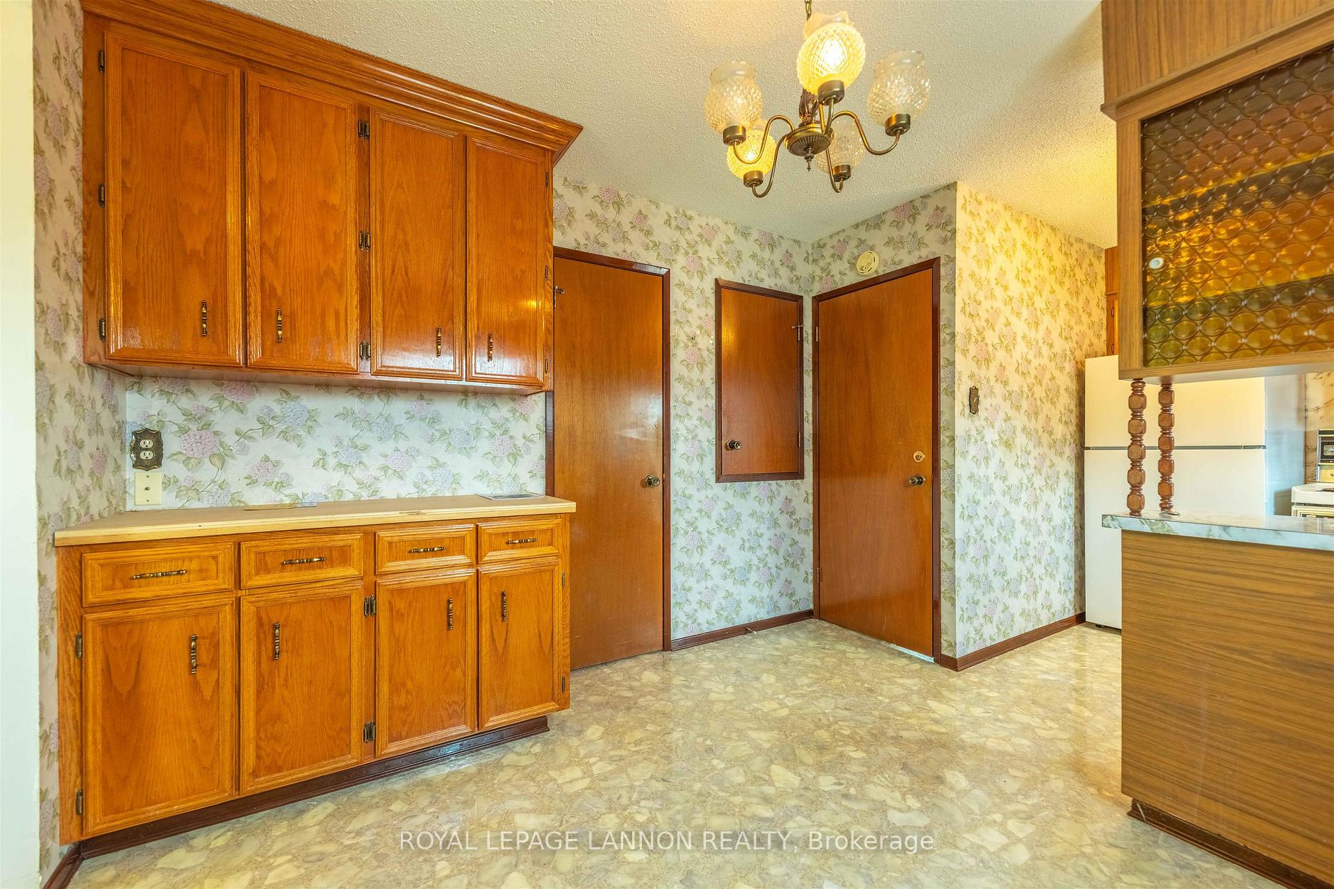 Photo 12 of 283 Carl Avenue E, Thunder Bay, John Street North — HOMEH