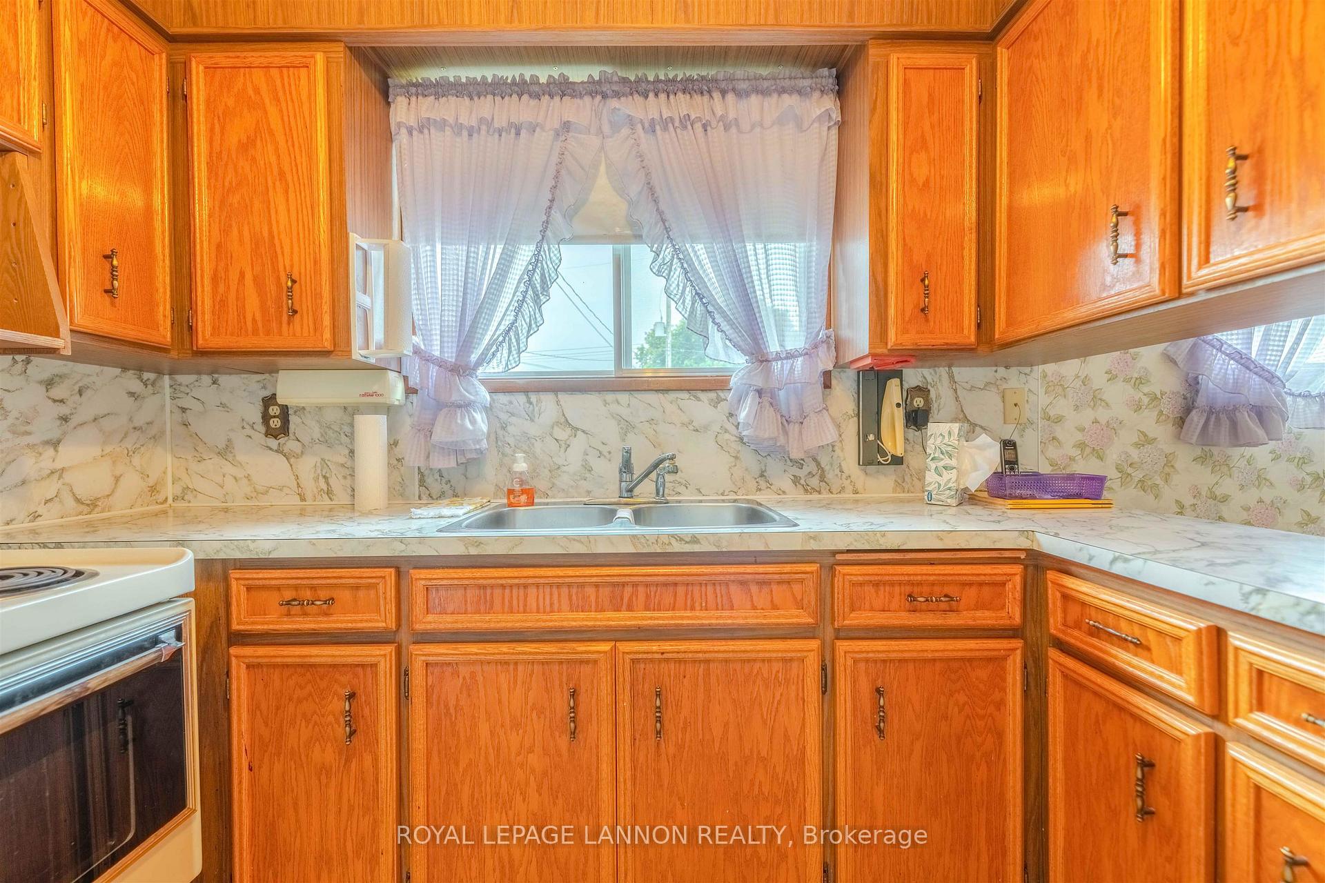 Photo 13 of 283 Carl Avenue E, Thunder Bay, John Street North — HOMEH