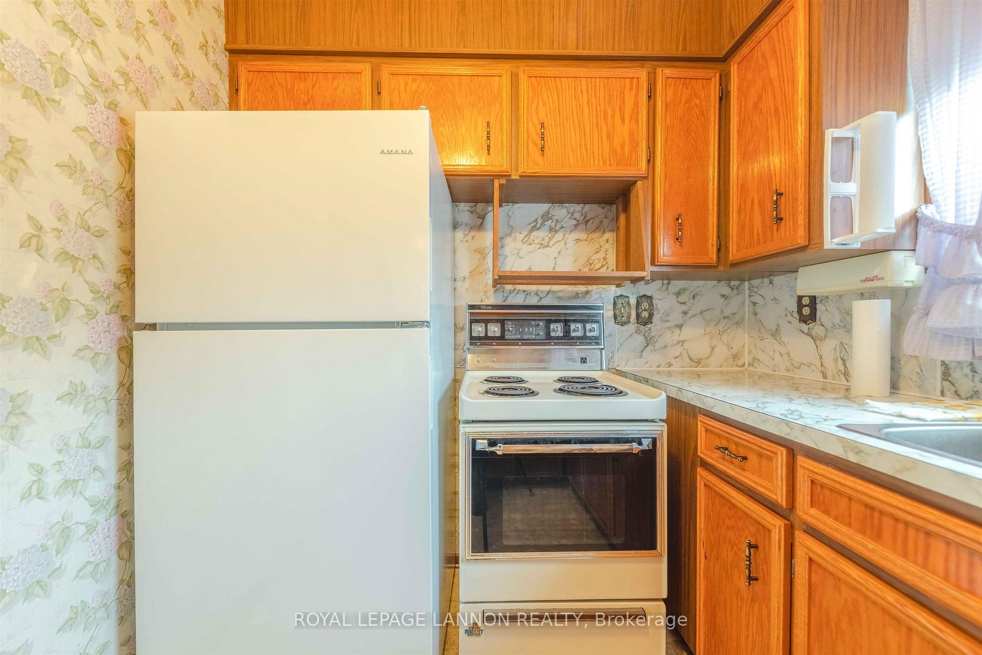 Photo 14 of 283 Carl Avenue E, Thunder Bay, John Street North — HOMEH