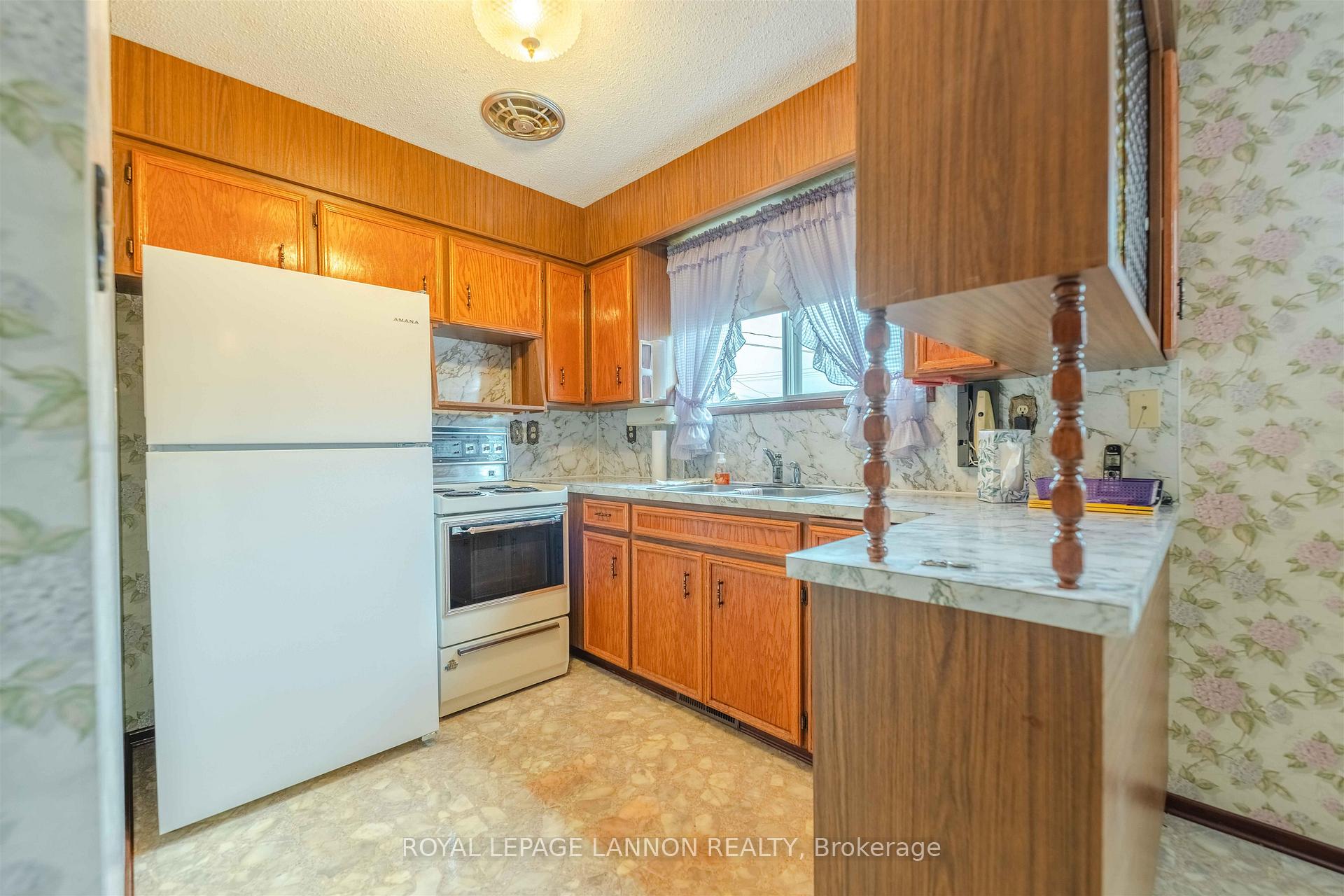 Photo 15 of 283 Carl Avenue E, Thunder Bay, John Street North — HOMEH