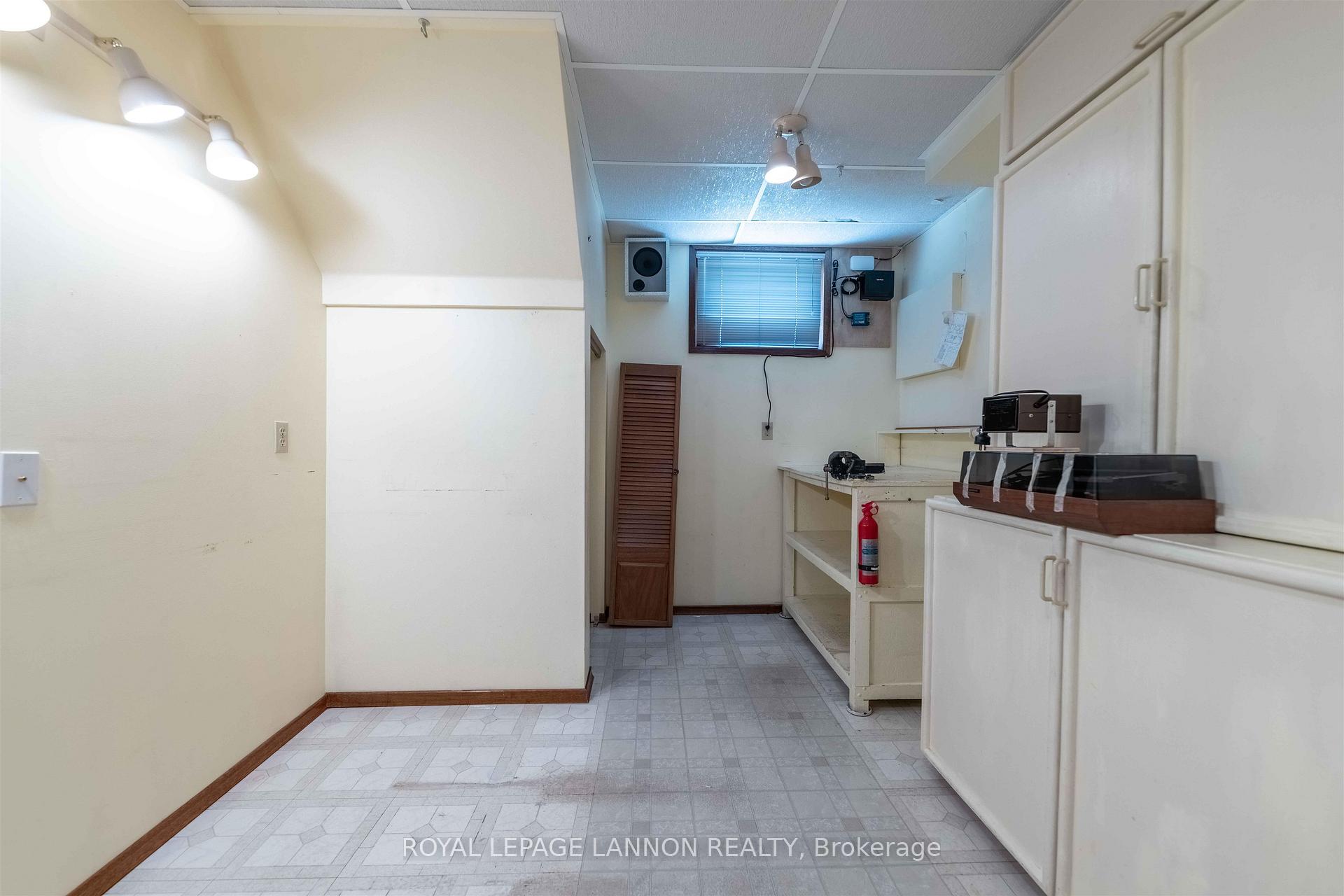 Photo 23 of 283 Carl Avenue E, Thunder Bay, John Street North — HOMEH