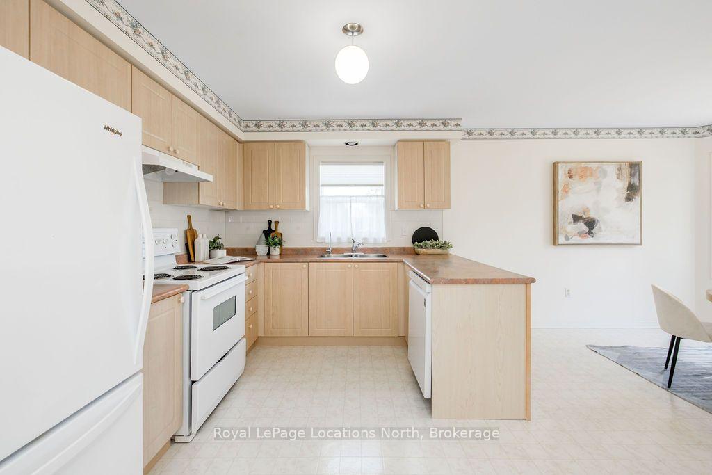 Photo 9 of 31 Brouwer Crescent, Wasaga Beach — HOMEH