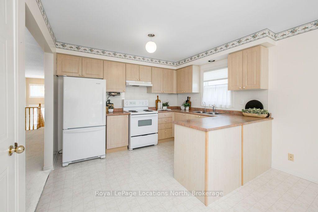Photo 11 of 31 Brouwer Crescent, Wasaga Beach — HOMEH