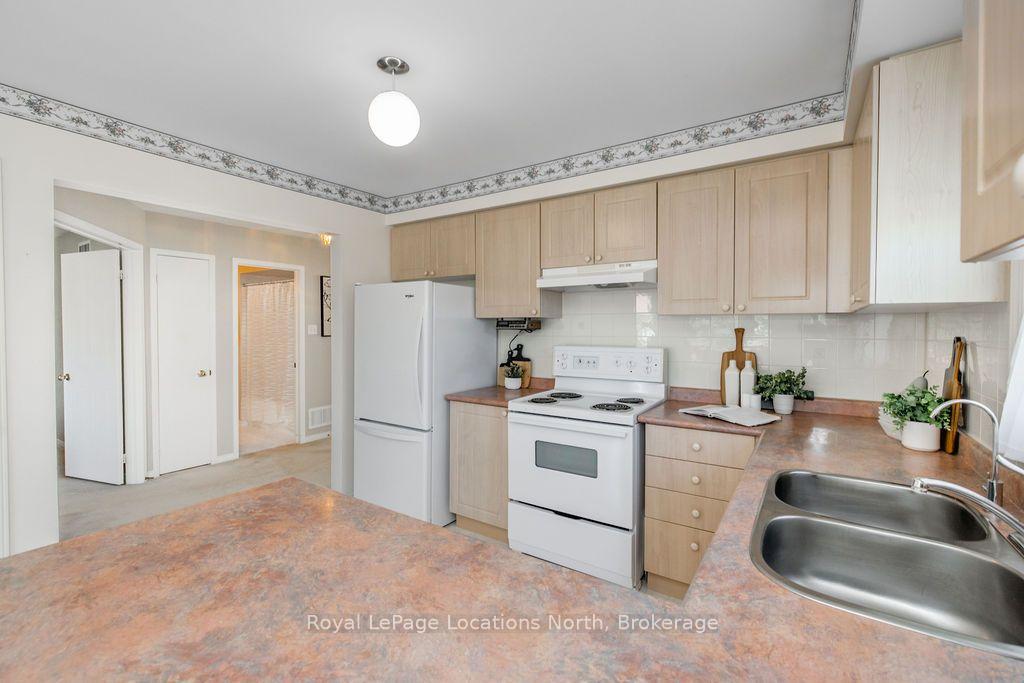Photo 12 of 31 Brouwer Crescent, Wasaga Beach — HOMEH