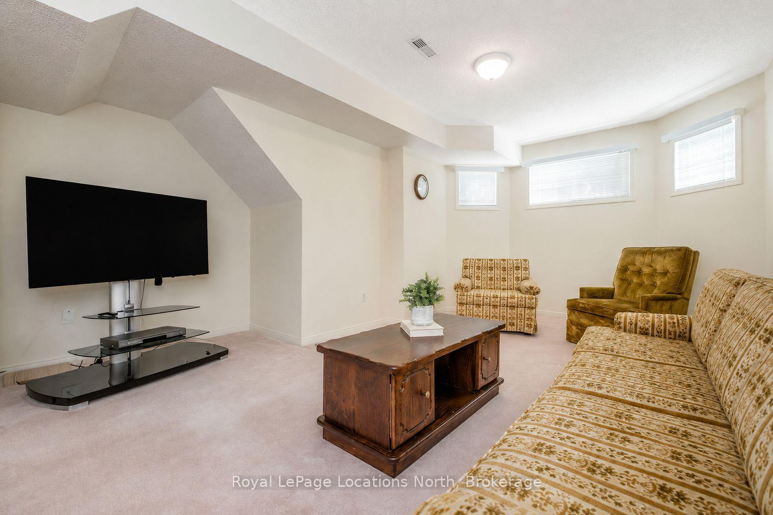 Photo 20 of 31 Brouwer Crescent, Wasaga Beach — HOMEH