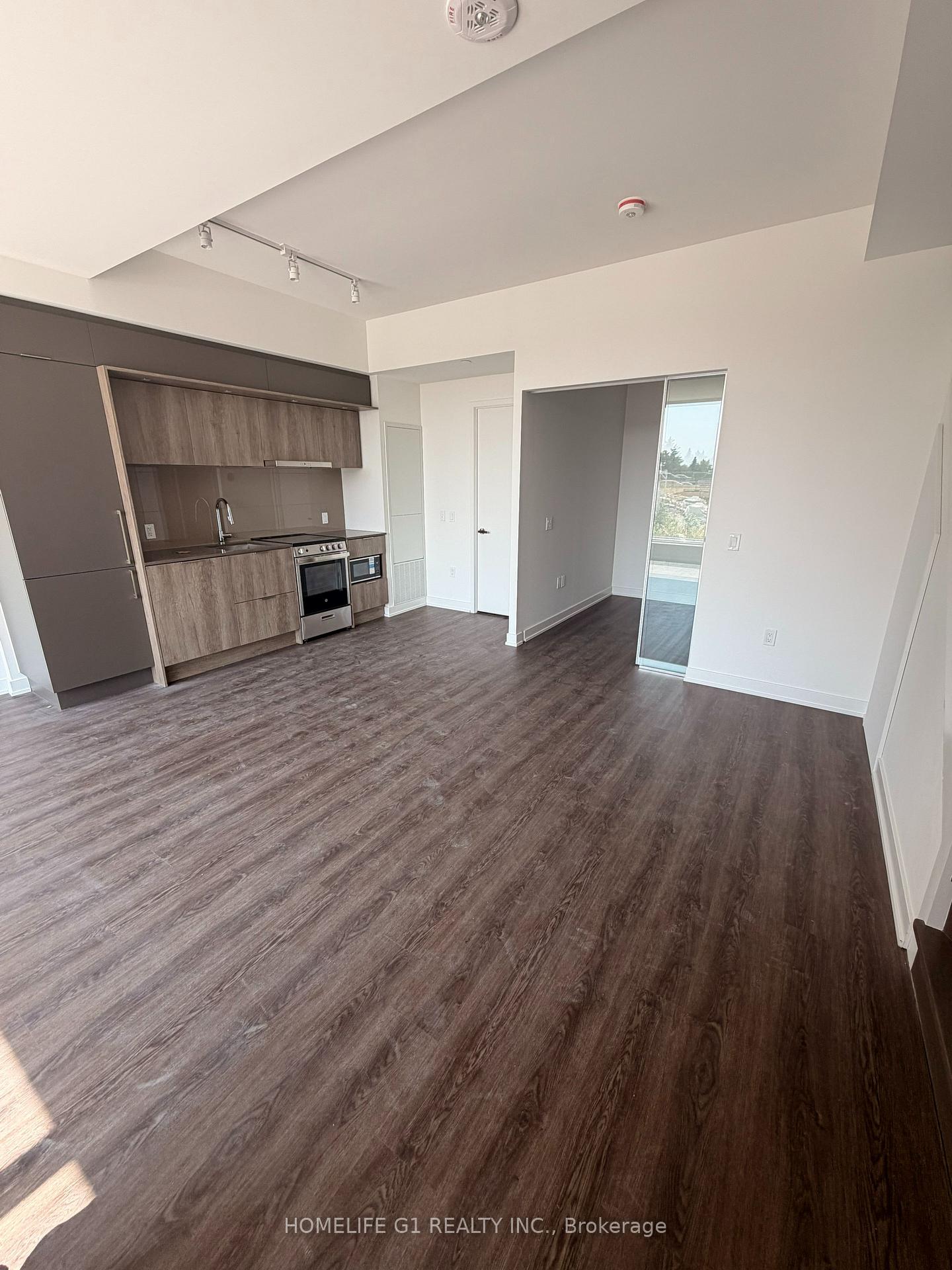 Front of Unit TH2, 448 Burnhamthorpe Road W