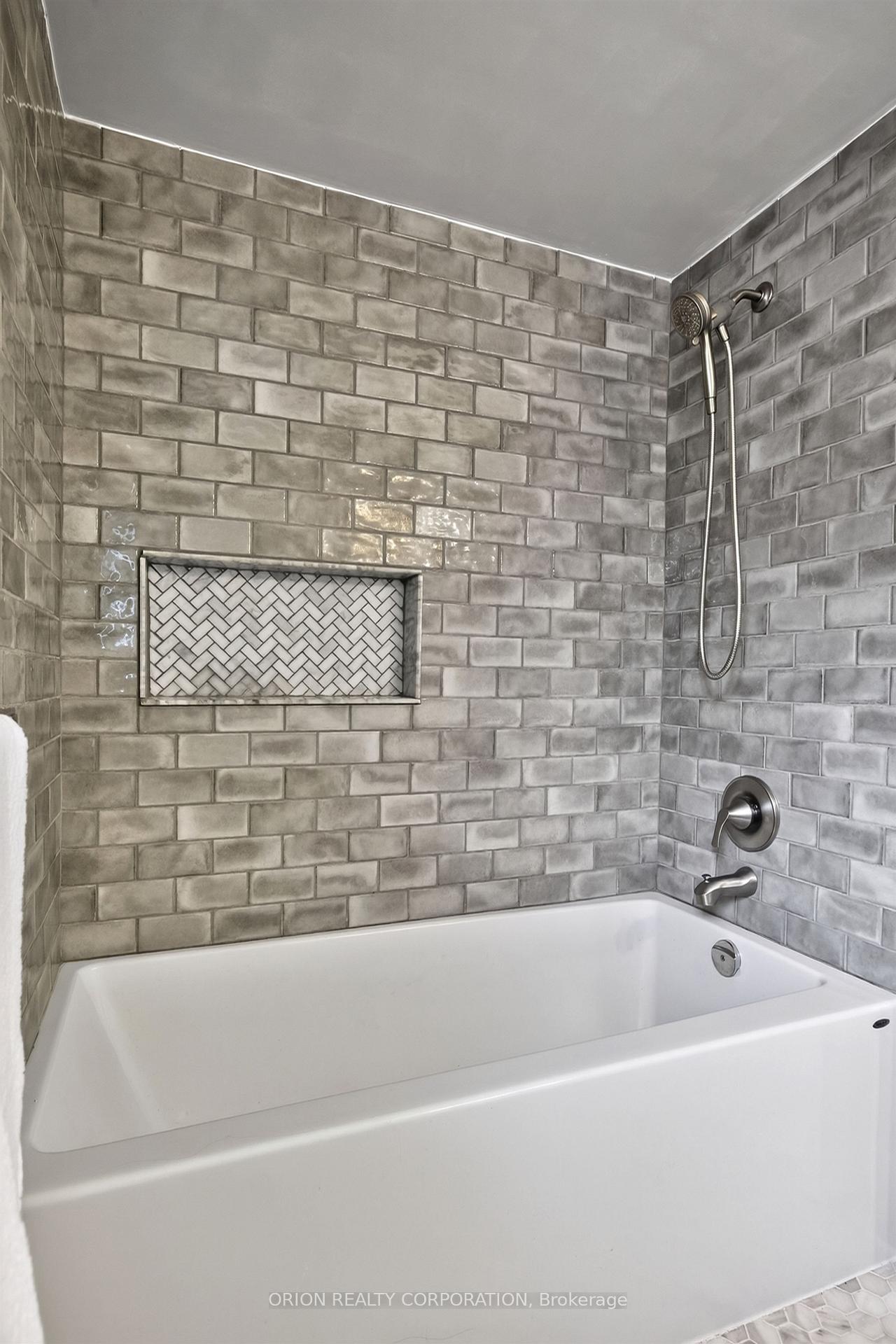 Photo 5 of 43 Lighthouse Street, Whitby, Port Whitby — HOMEH