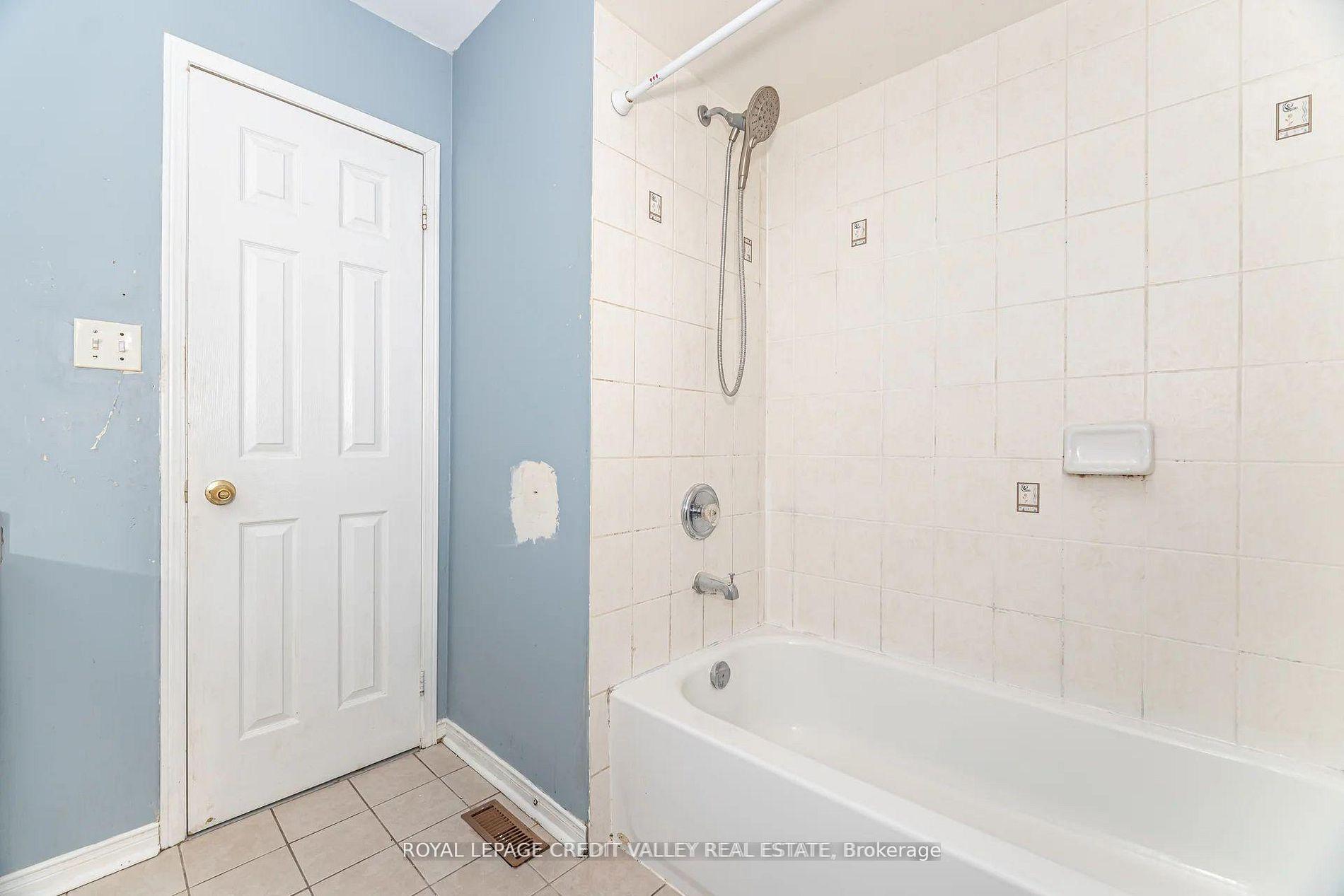 Photo 69 of 23 Capistro Street, Brampton, Fletcher's Meadow — HOMEH