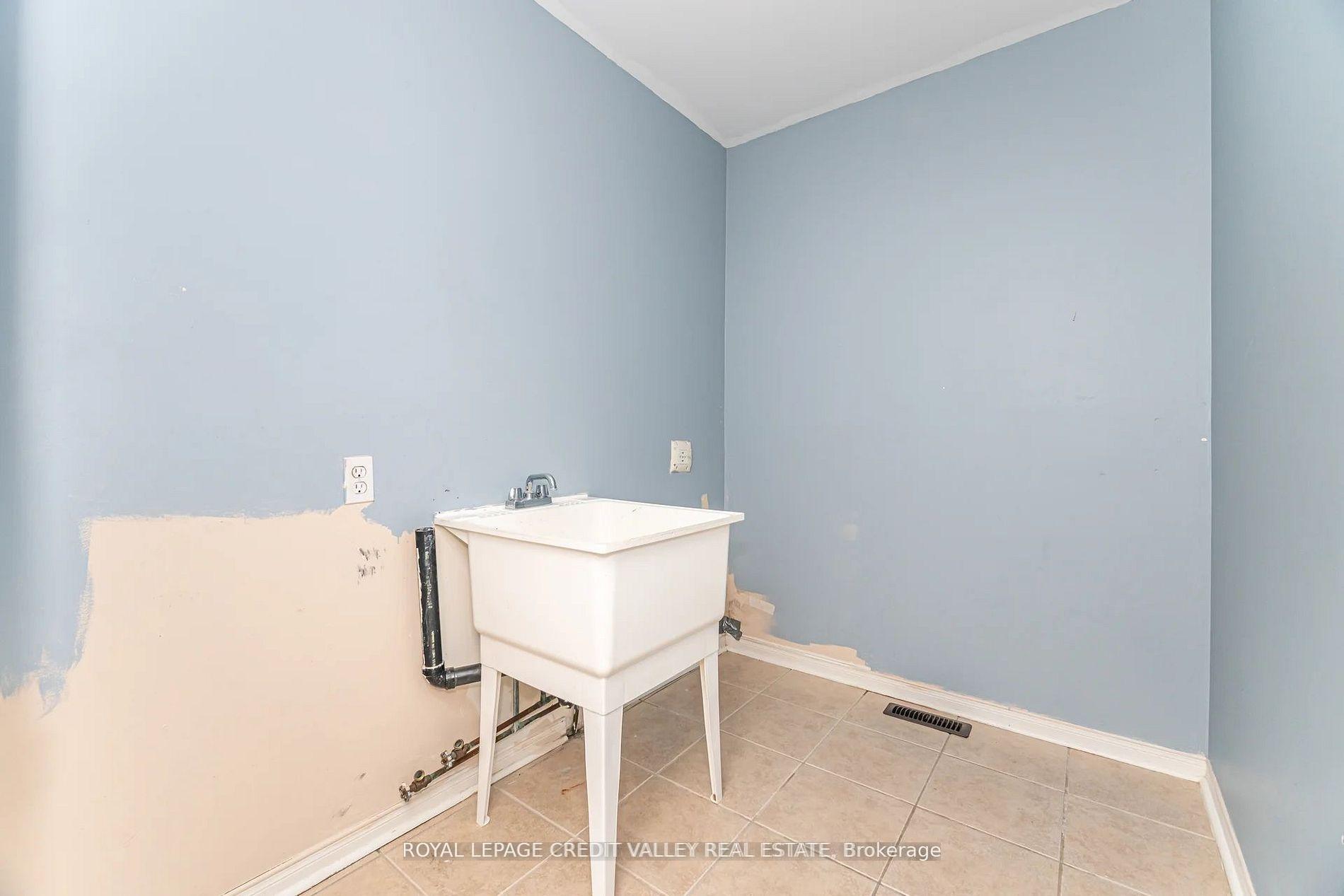 Photo 71 of 23 Capistro Street, Brampton, Fletcher's Meadow — HOMEH