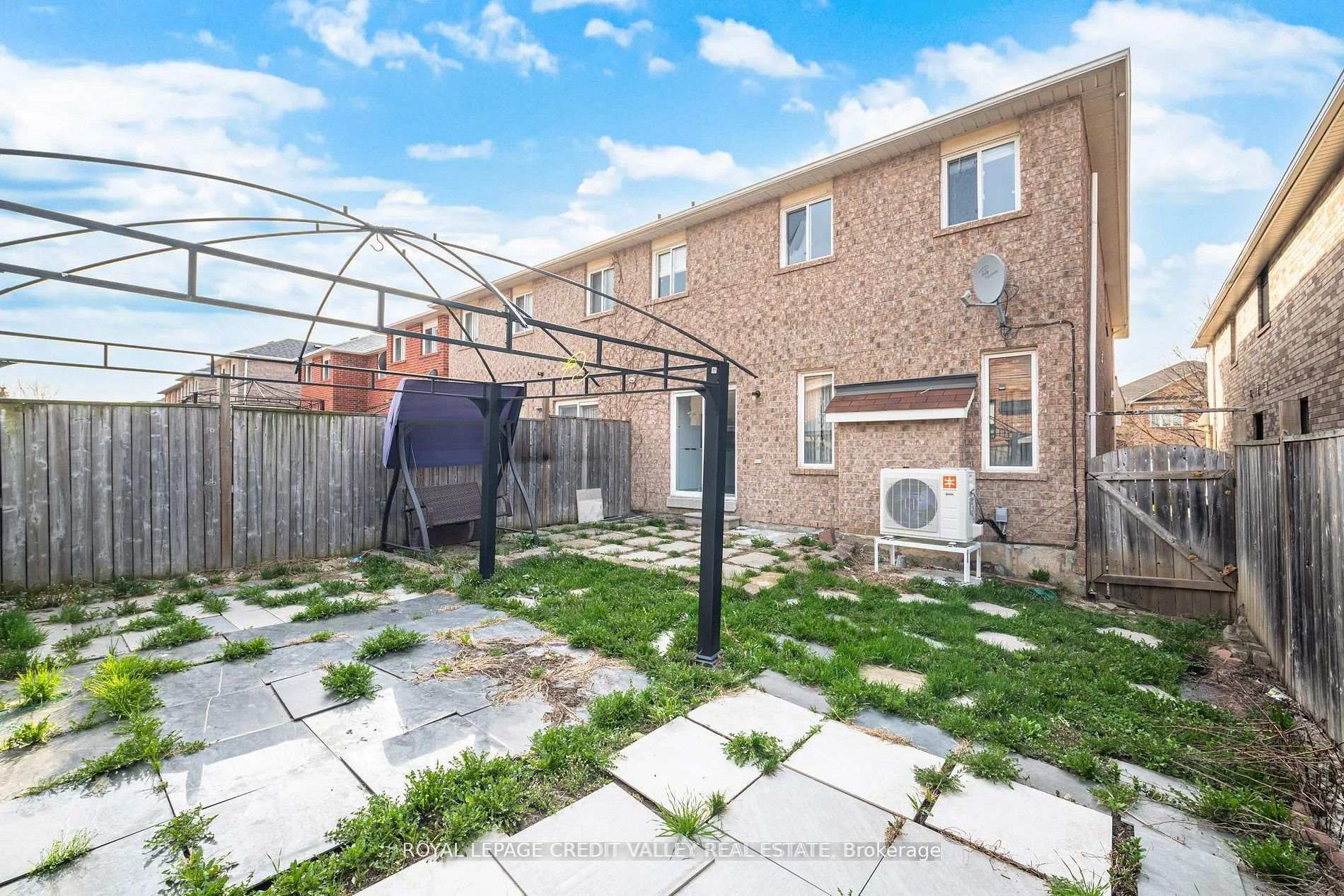 Photo 95 of 23 Capistro Street, Brampton, Fletcher's Meadow — HOMEH