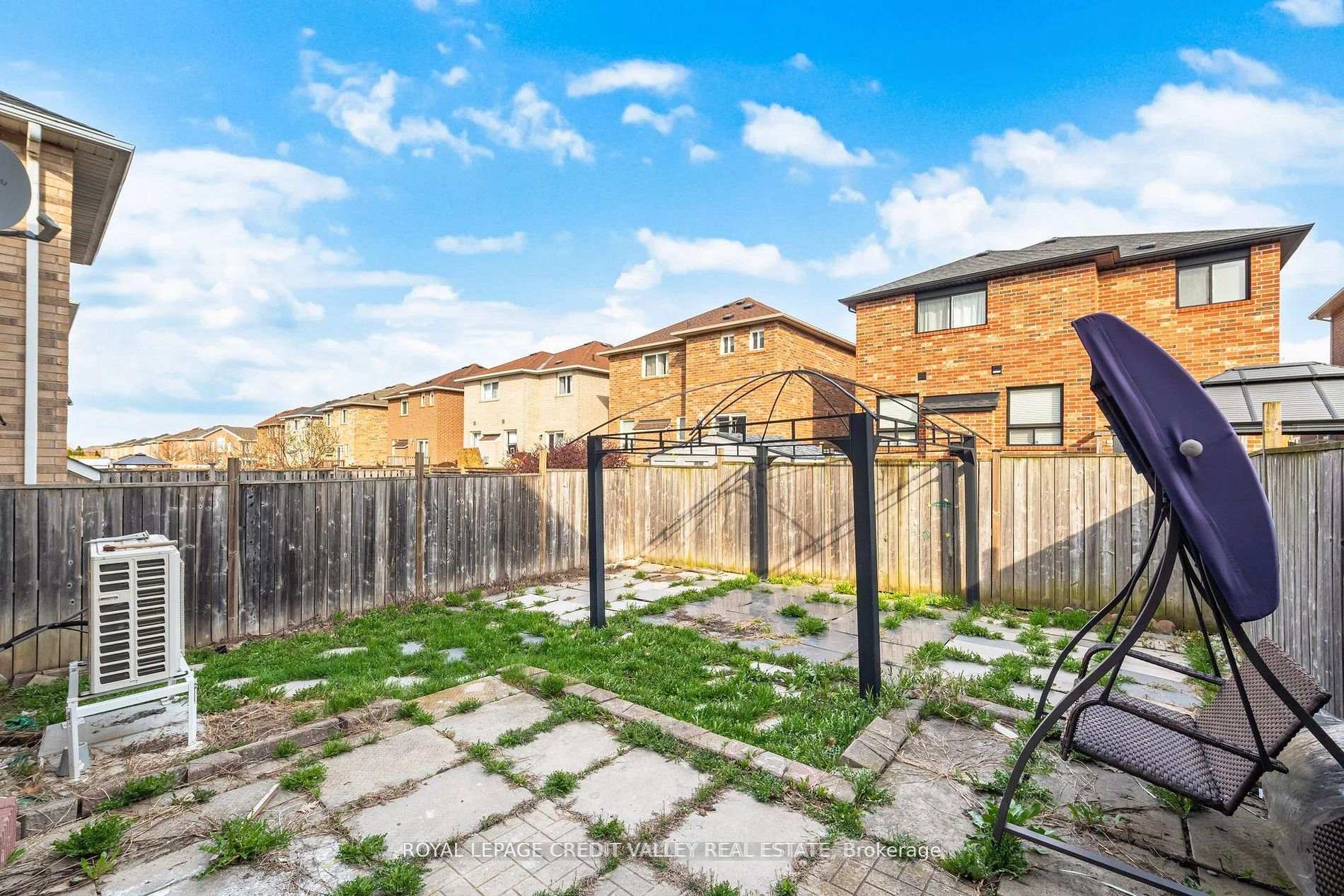 Photo 99 of 23 Capistro Street, Brampton, Fletcher's Meadow — HOMEH