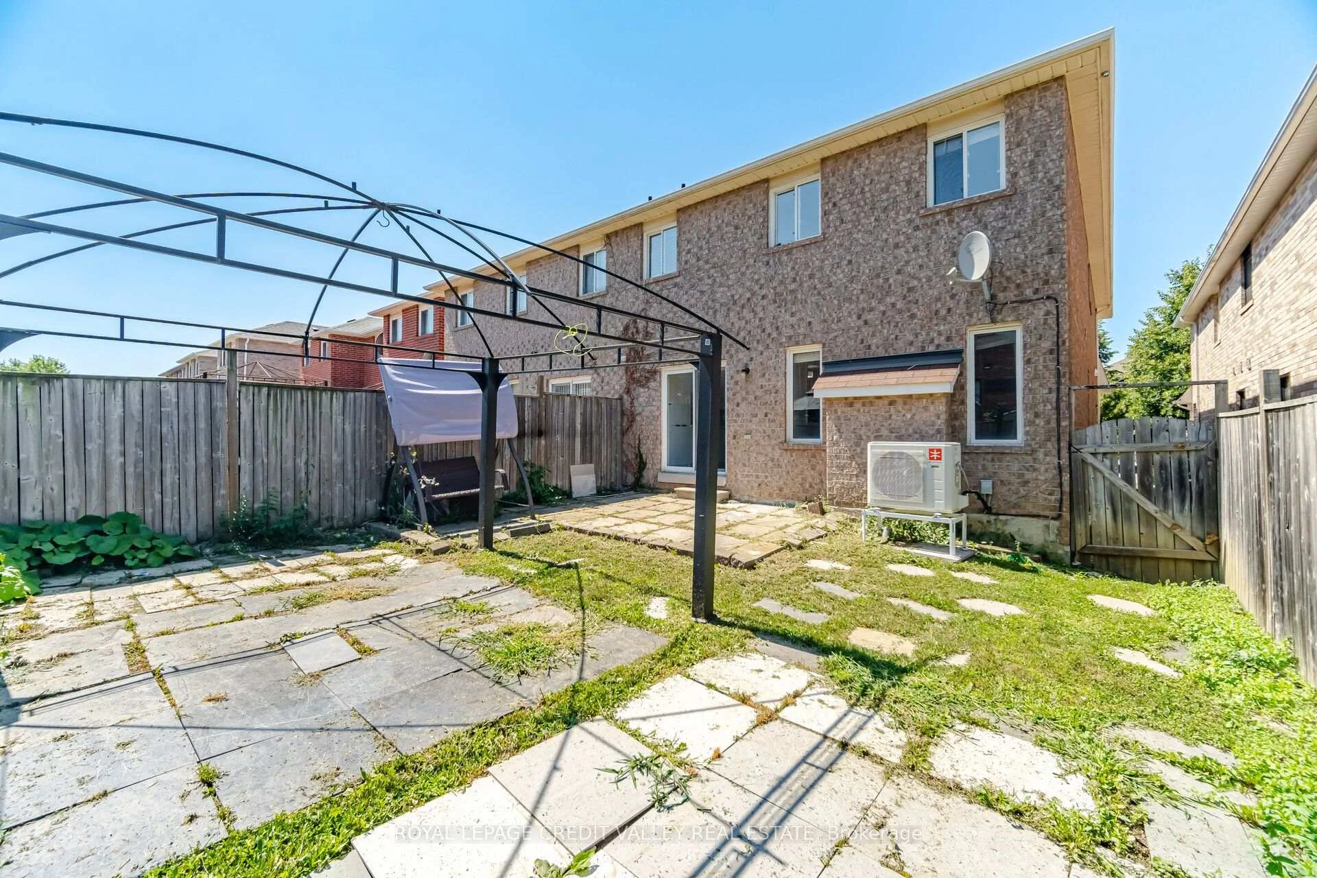 Photo 98 of 23 Capistro Street, Brampton, Fletcher's Meadow — HOMEH