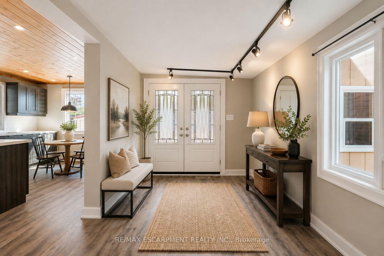 Photo 4 of Unit 19, 3233 Derry Road E, Mississauga, Malton — HOMEH