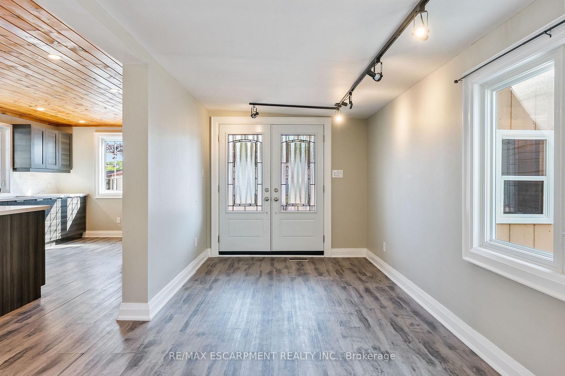 Photo 5 of Unit 19, 3233 Derry Road E, Mississauga, Malton — HOMEH