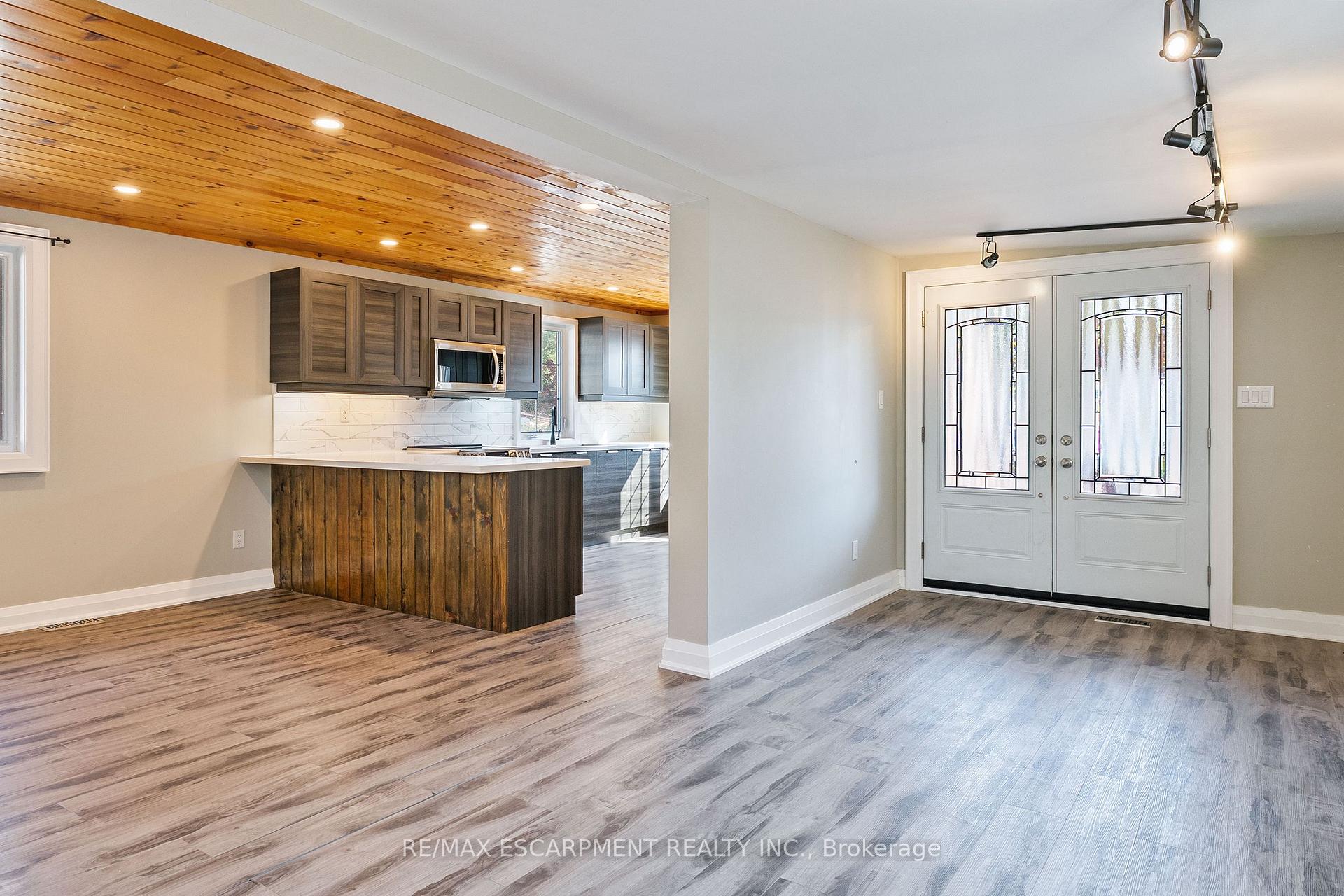 Photo 6 of Unit 19, 3233 Derry Road E, Mississauga, Malton — HOMEH