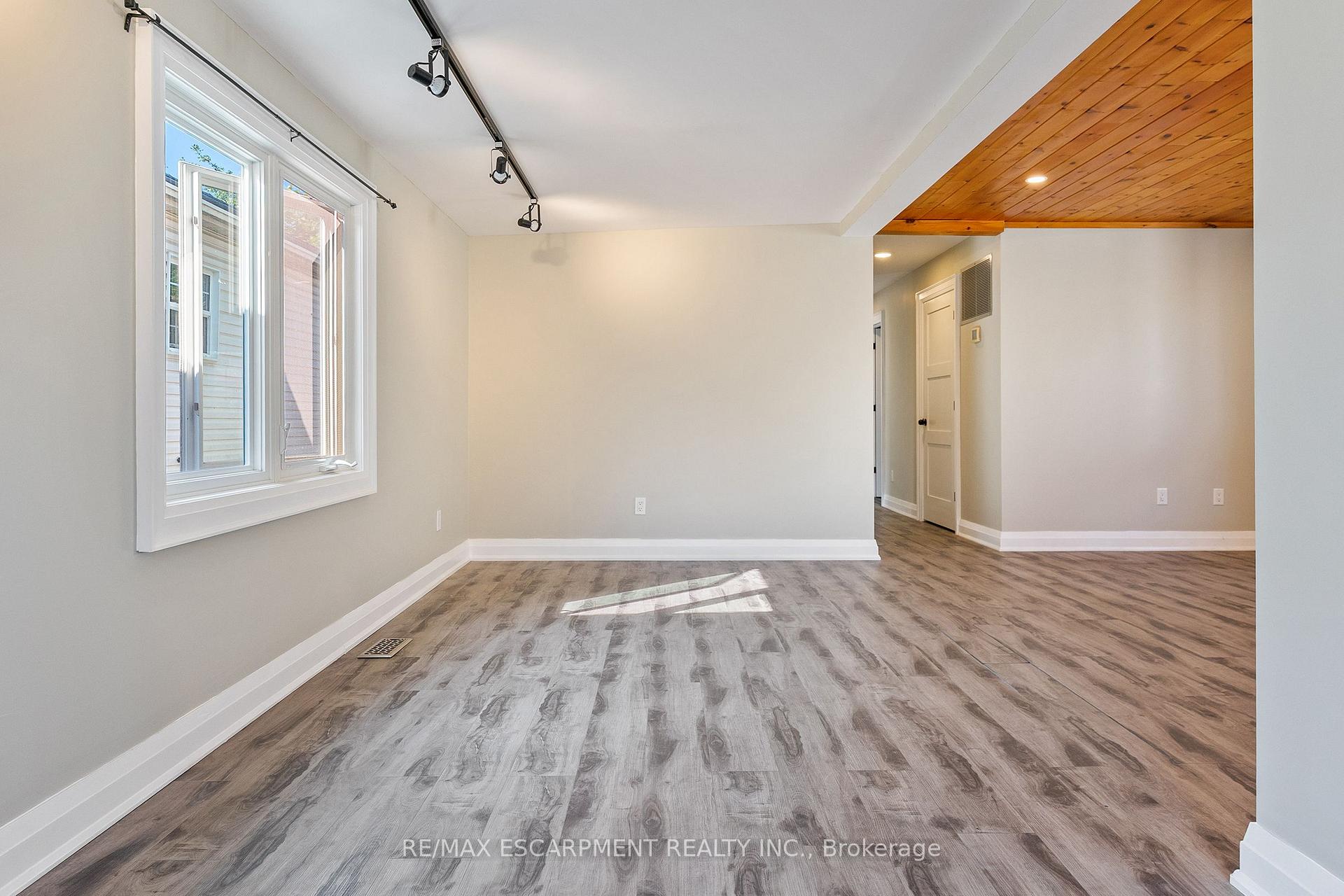 Photo 7 of Unit 19, 3233 Derry Road E, Mississauga, Malton — HOMEH
