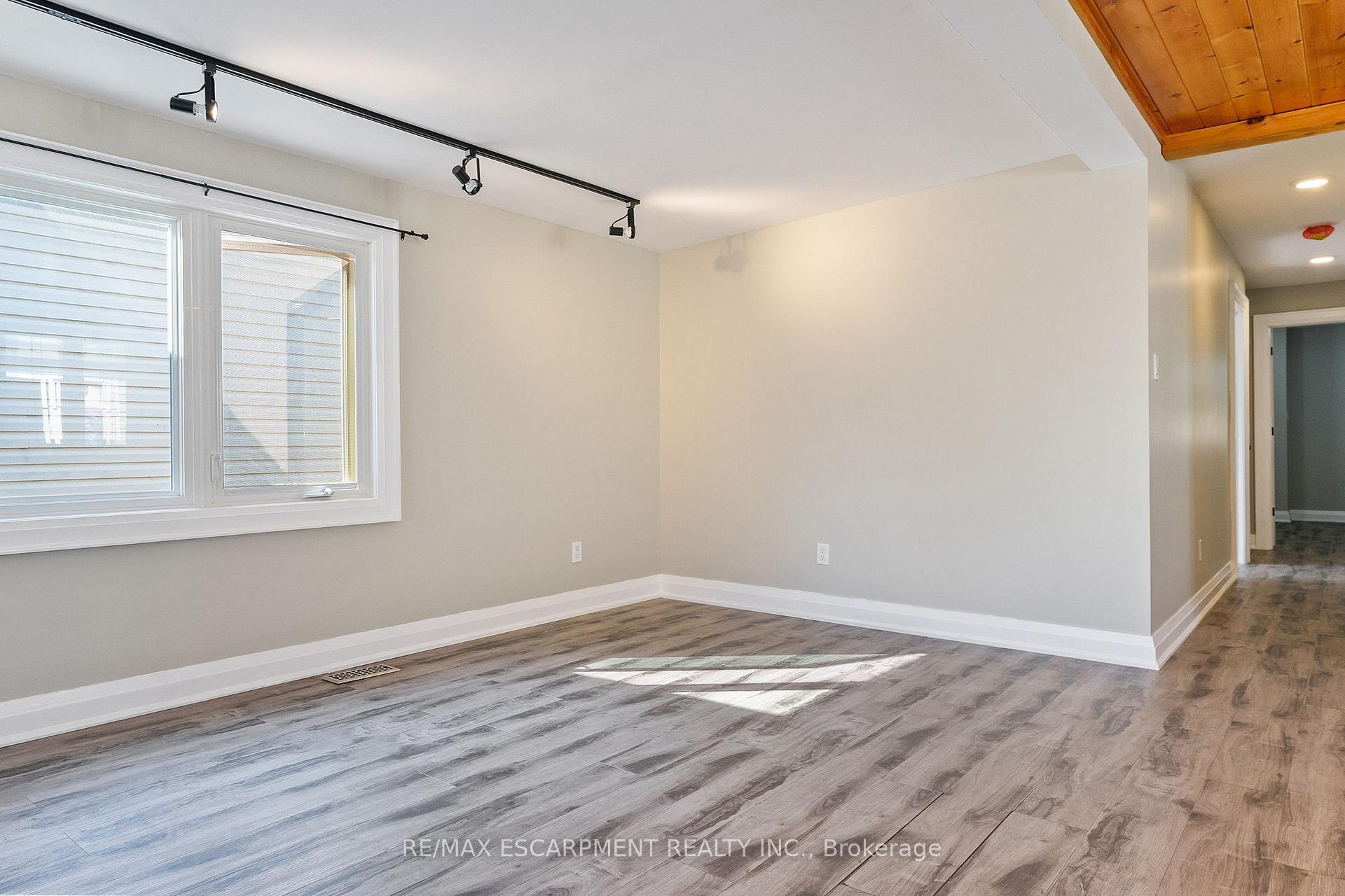 Photo 9 of Unit 19, 3233 Derry Road E, Mississauga, Malton — HOMEH