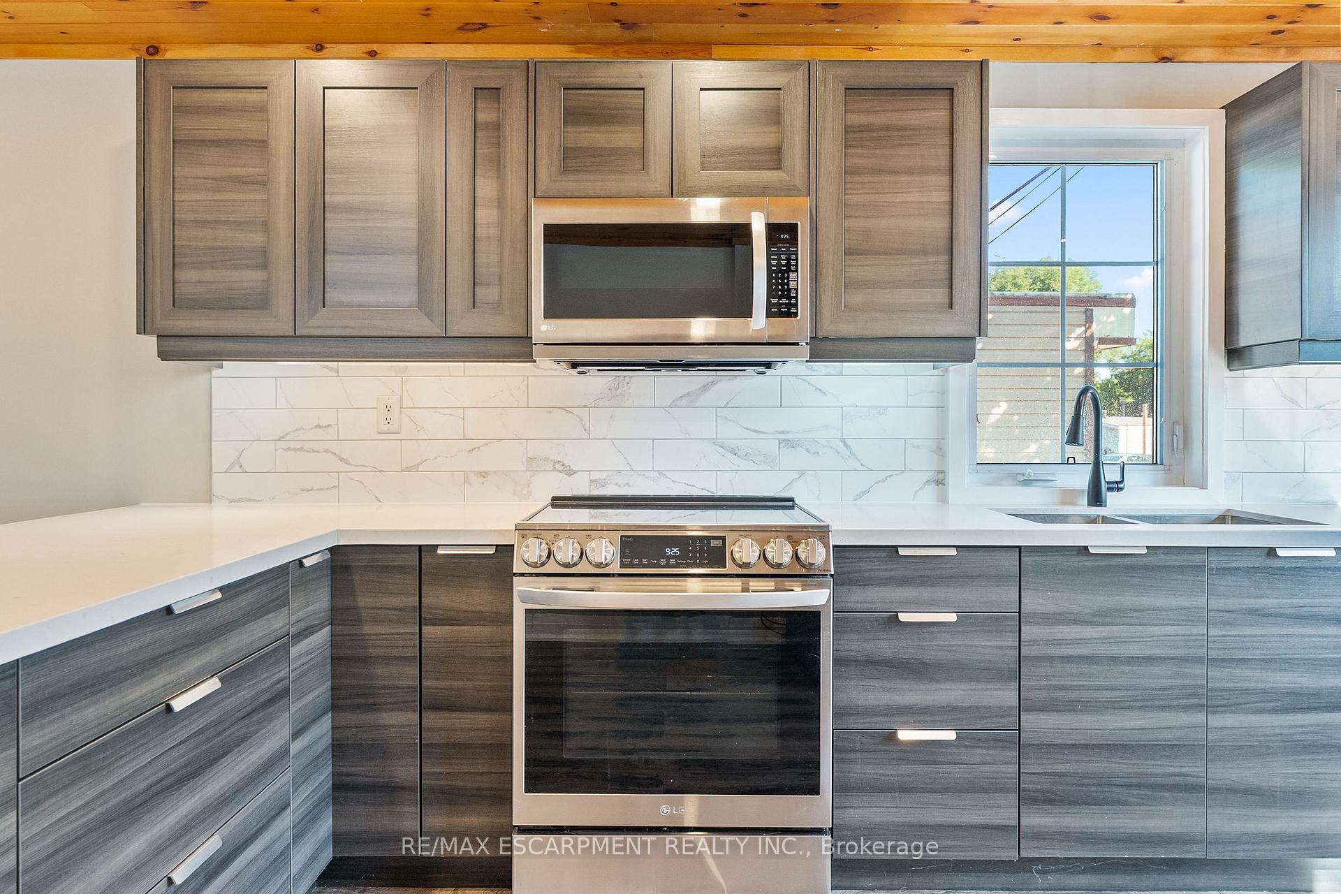 Photo 13 of Unit 19, 3233 Derry Road E, Mississauga, Malton — HOMEH