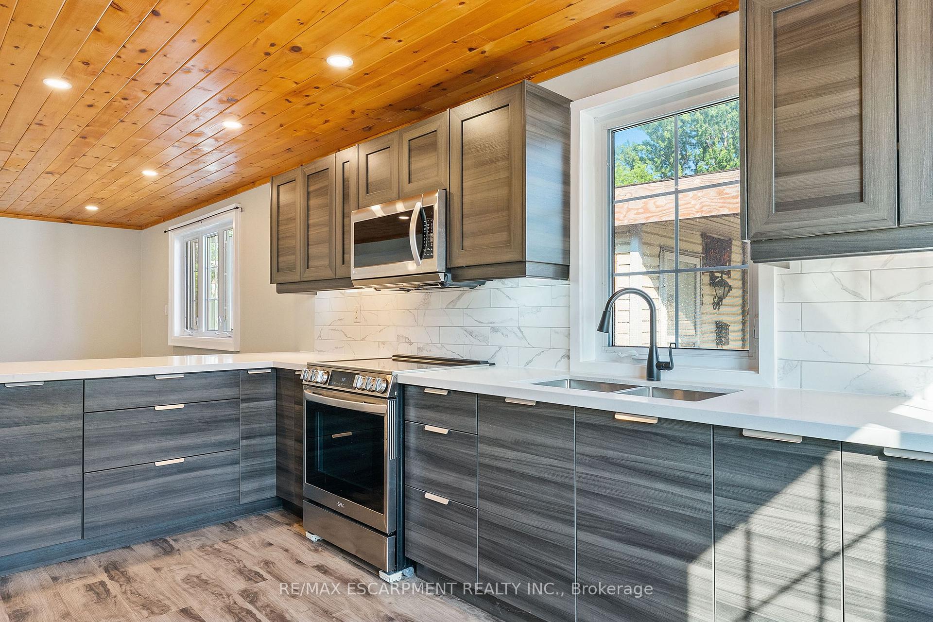 Photo 14 of Unit 19, 3233 Derry Road E, Mississauga, Malton — HOMEH