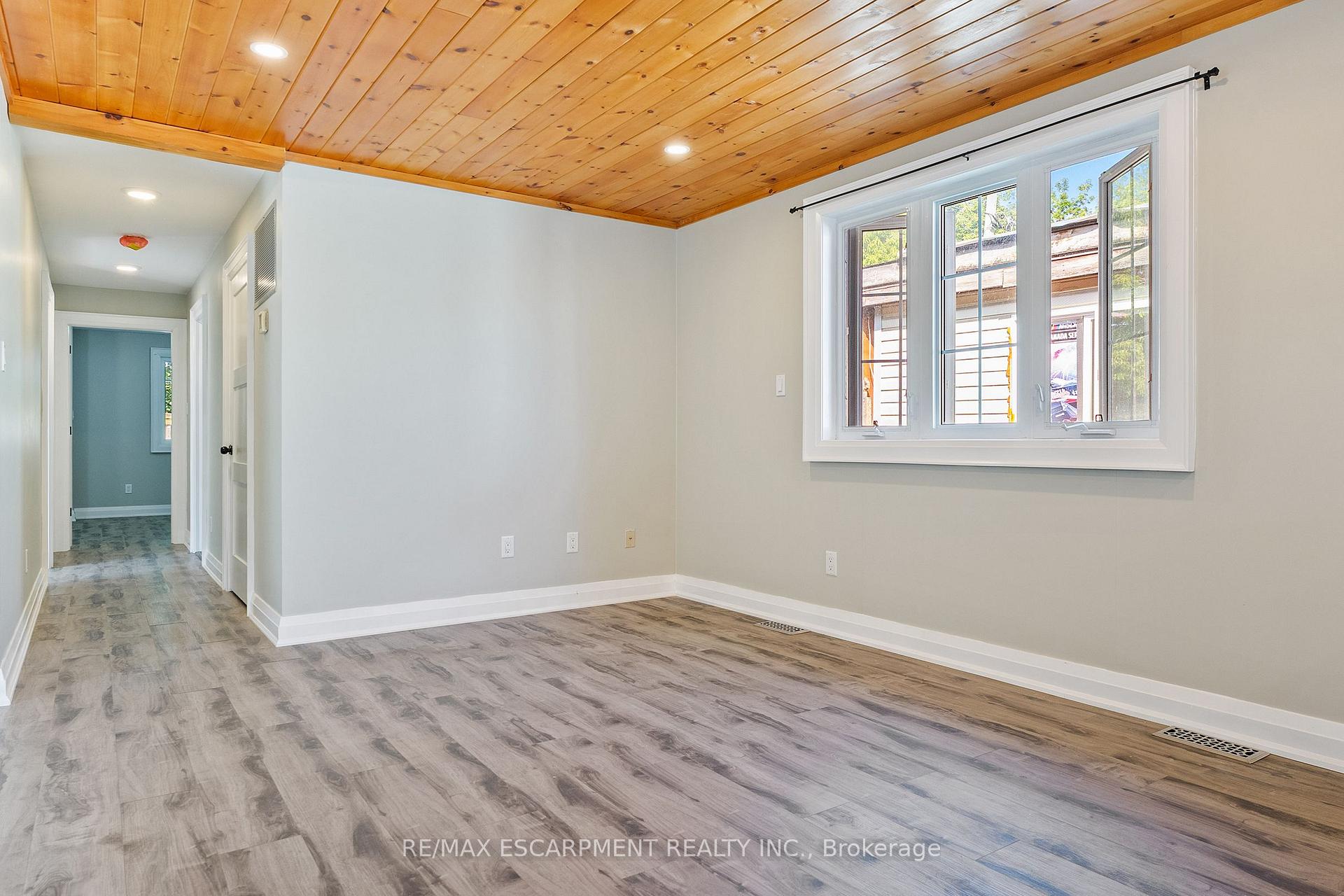 Photo 17 of Unit 19, 3233 Derry Road E, Mississauga, Malton — HOMEH