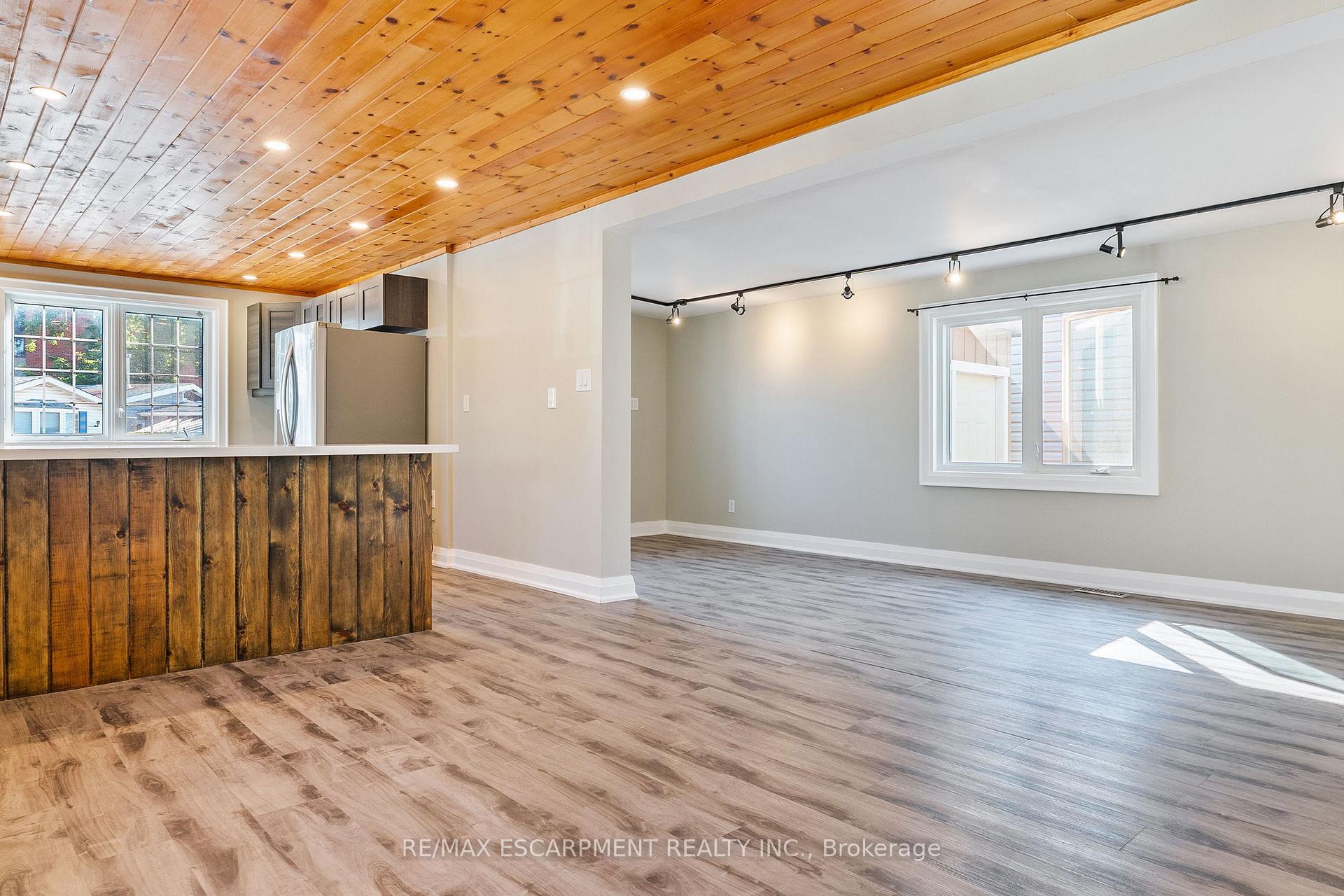 Photo 18 of Unit 19, 3233 Derry Road E, Mississauga, Malton — HOMEH