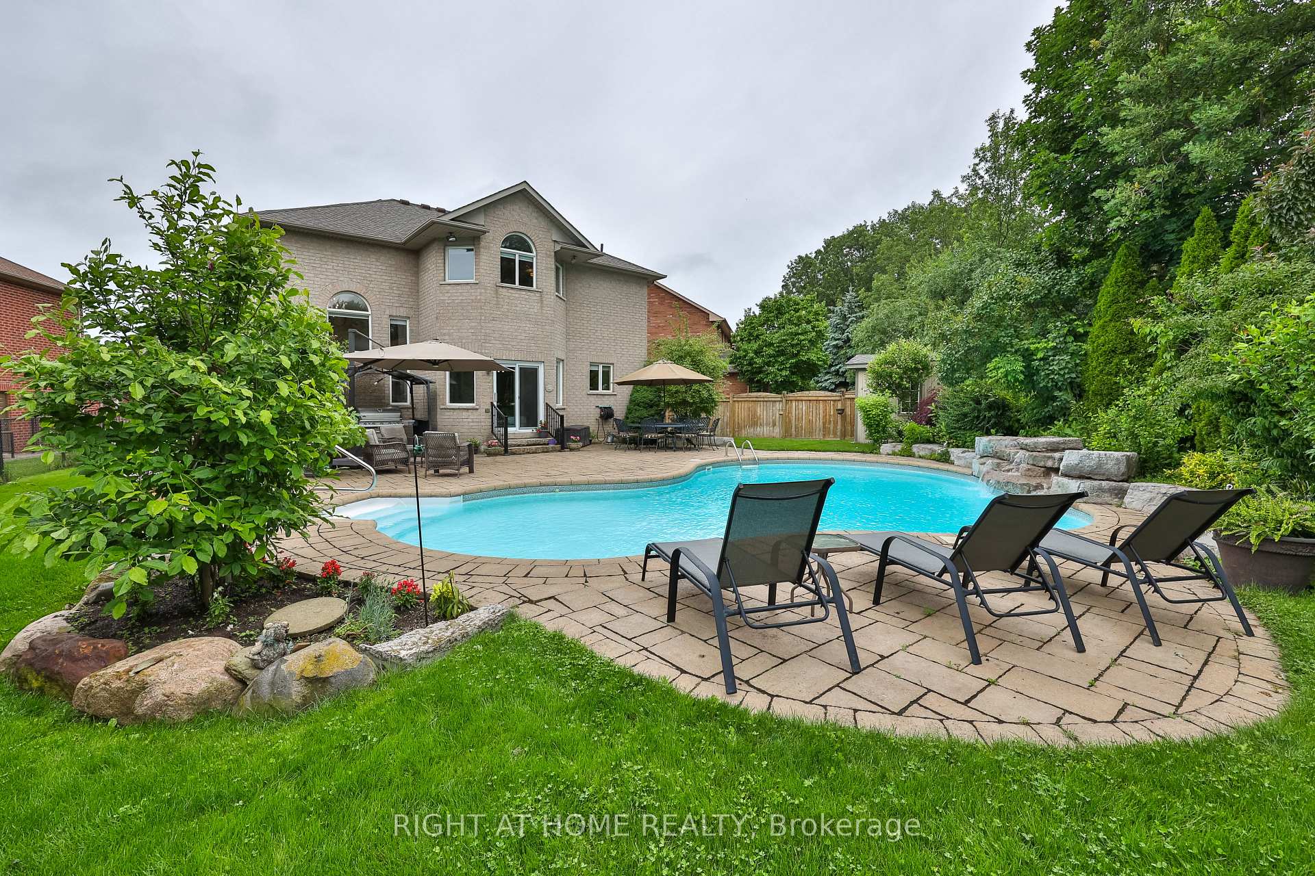 Photo 3 of 2275 Whitecliffe Way, Oakville, Westmount — HOMEH