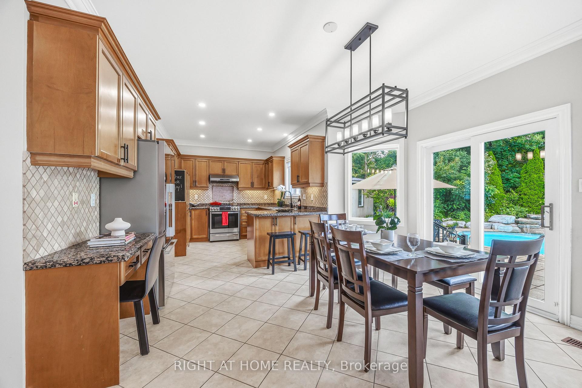 Photo 9 of 2275 Whitecliffe Way, Oakville, Westmount — HOMEH
