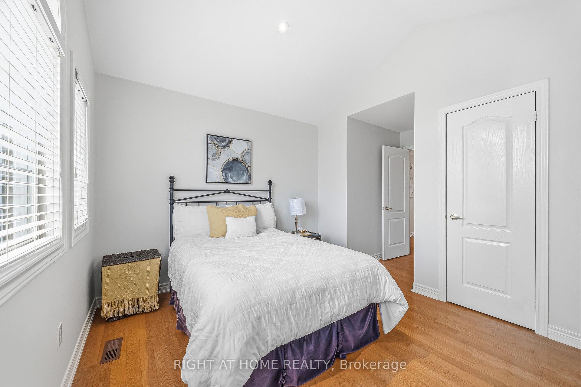 Photo 17 of 2275 Whitecliffe Way, Oakville, Westmount — HOMEH